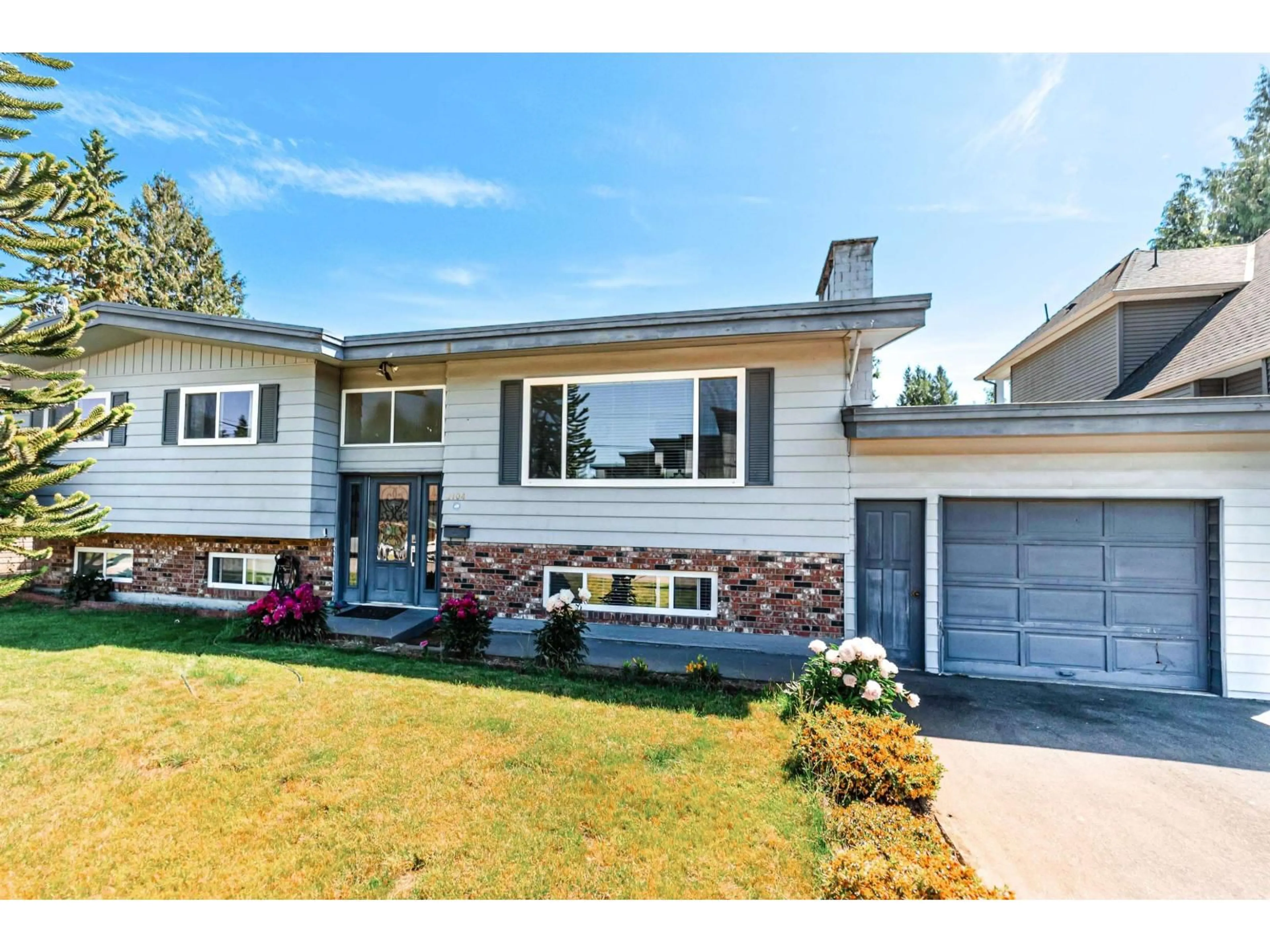 Home with vinyl exterior material, street for 2104 BAKERVIEW STREET, Abbotsford British Columbia V2T3B1