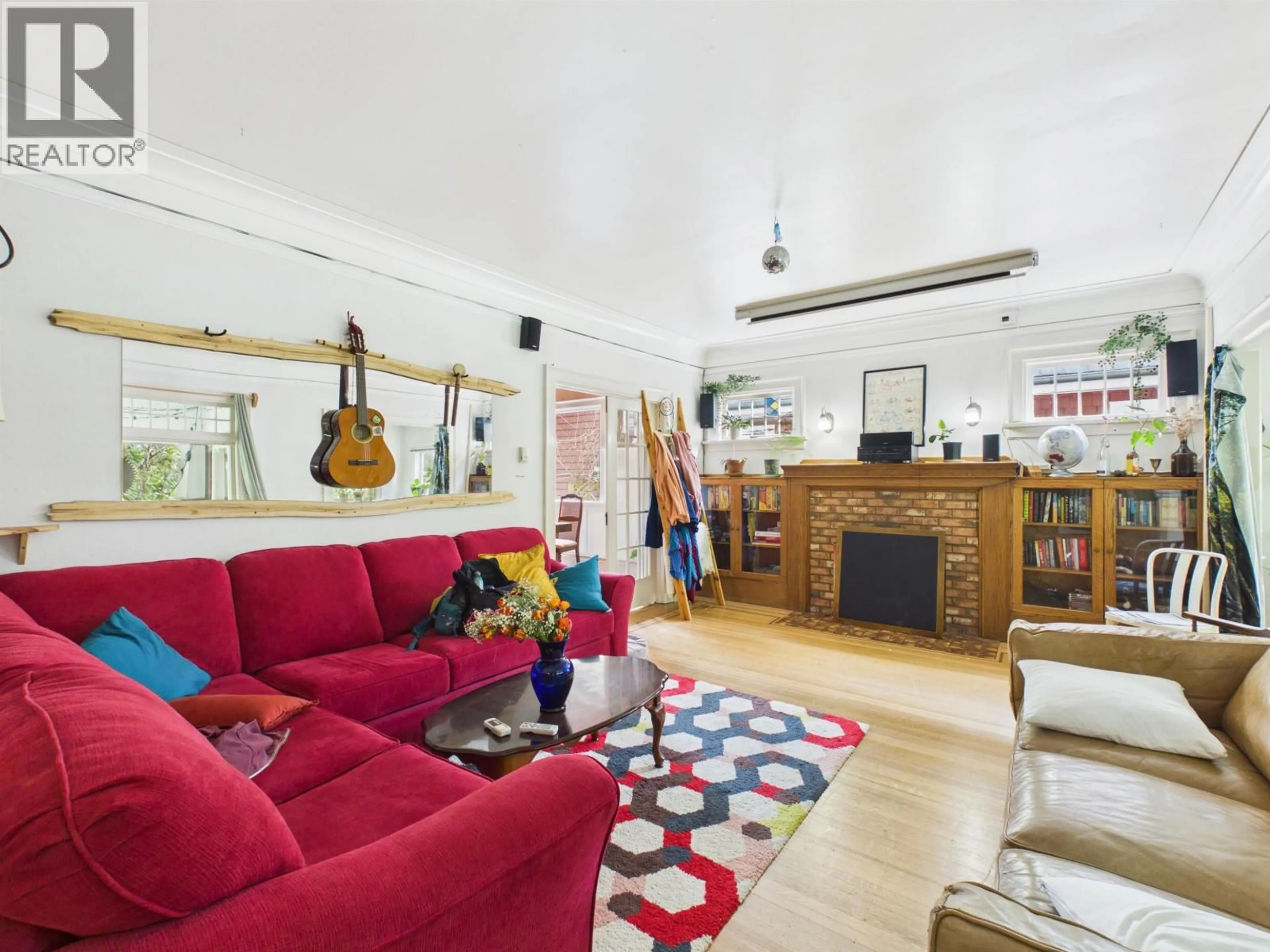 Living room with furniture, wood/laminate floor for 4370 OSLER STREET, Vancouver British Columbia V6H2X7