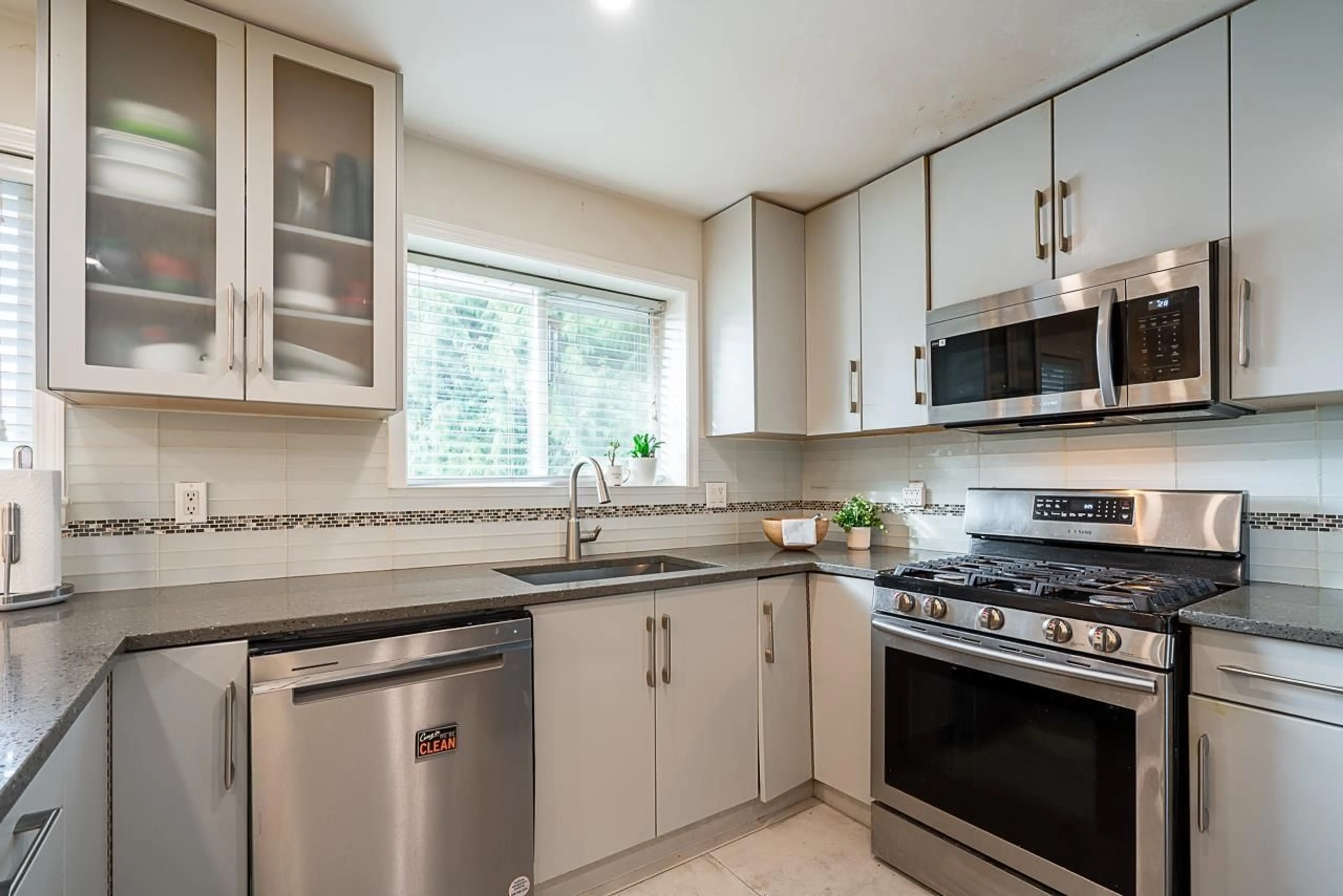 Unknown for 7802 139A STREET, Surrey British Columbia V3W5H4