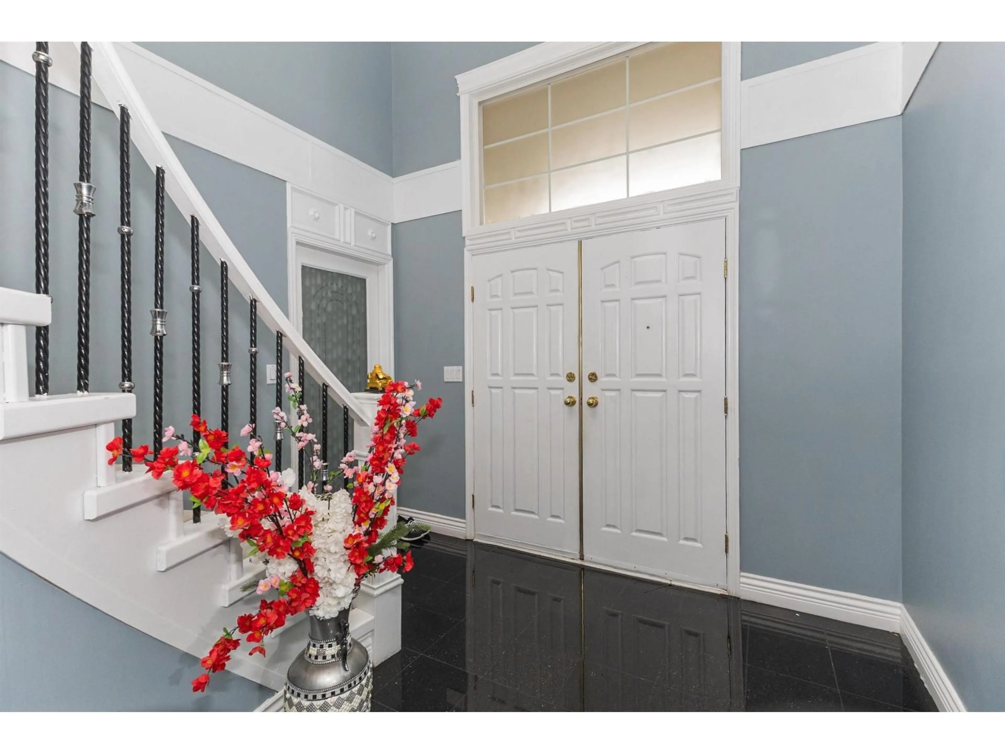 Indoor entryway for 6919 128 STREET, Surrey British Columbia V3W4E1