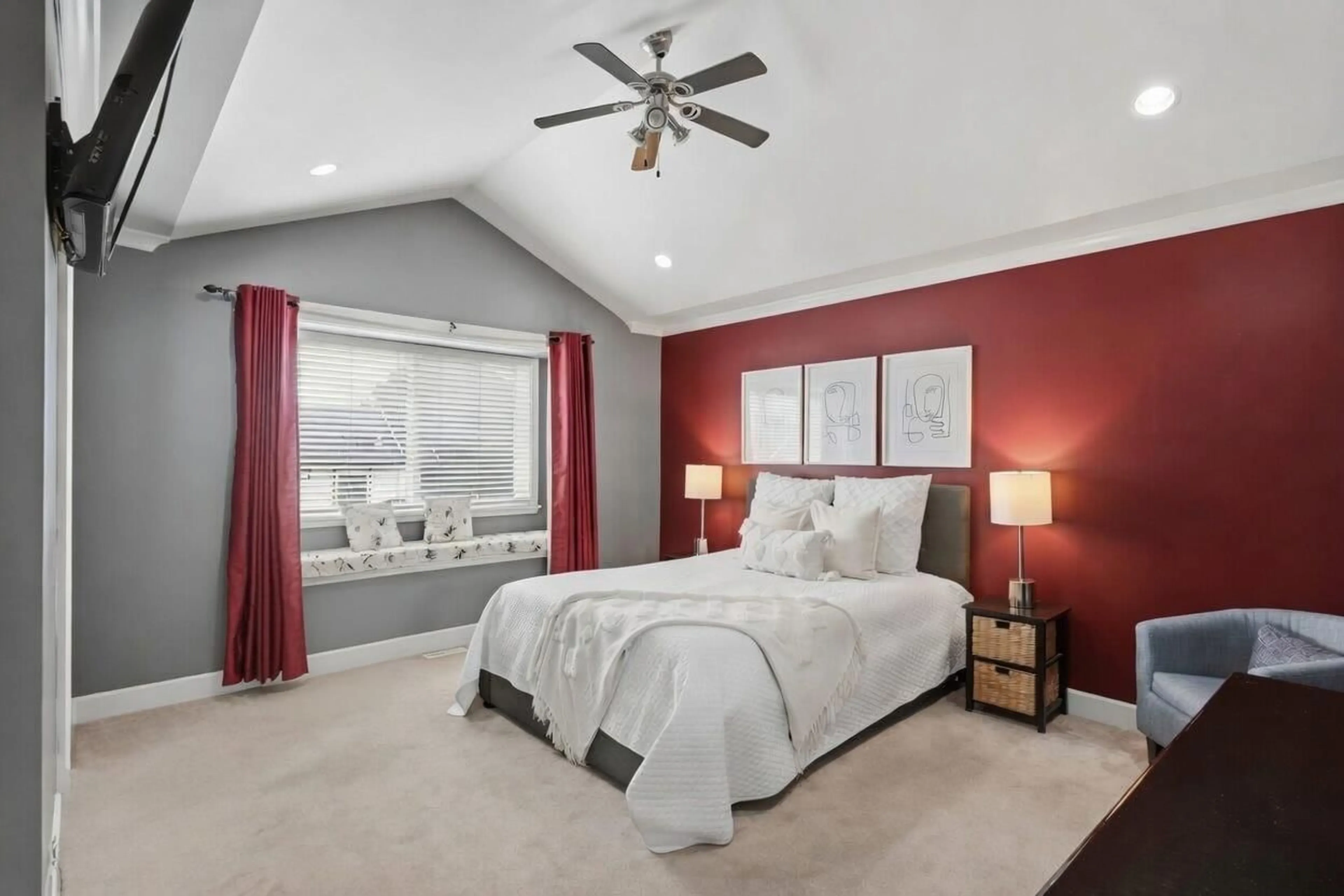 Bedroom with bed, unknown for 6814 192 STREET, Surrey British Columbia V4N0B5