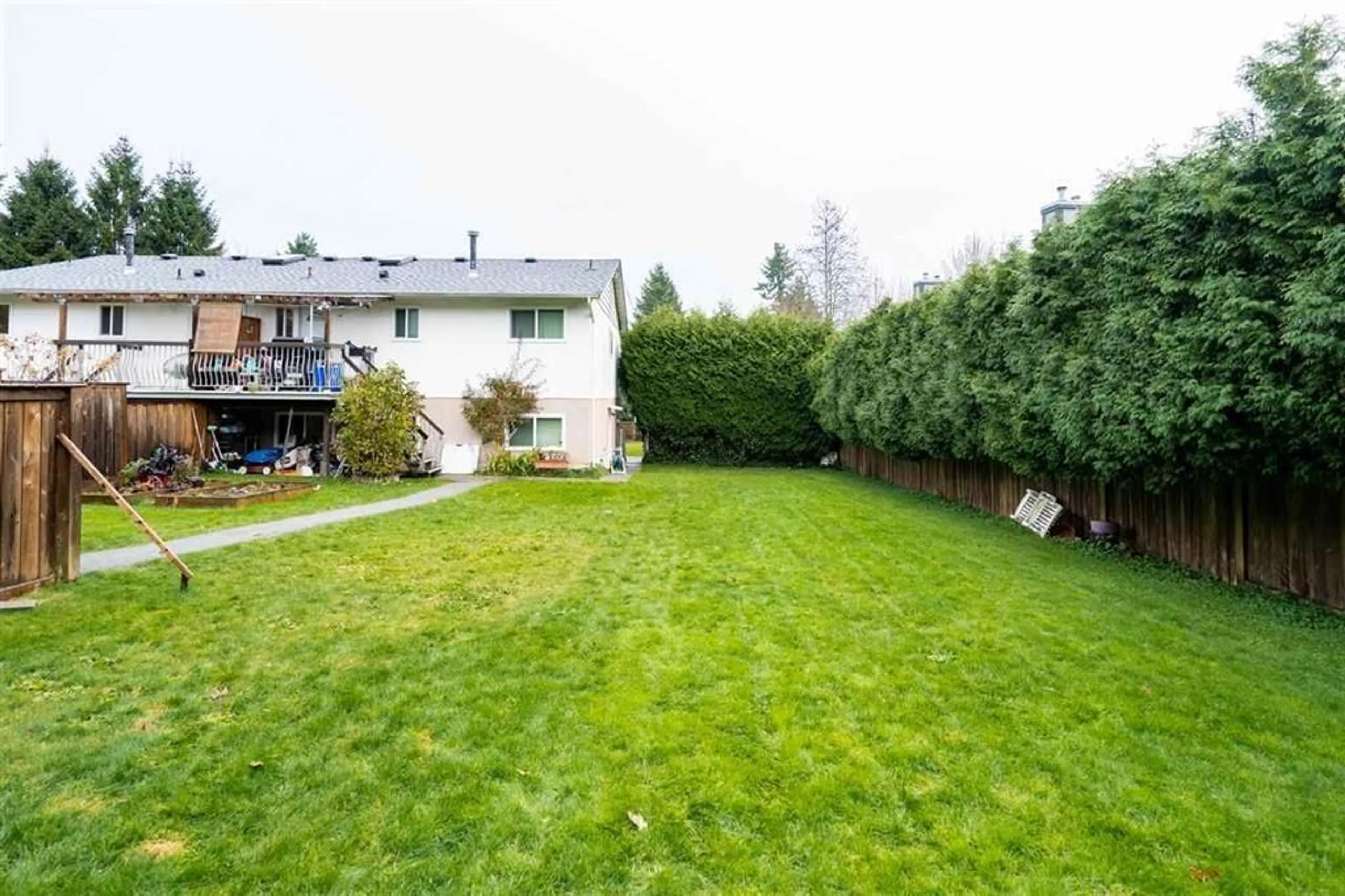Patio, unknown for 1835 KING GEORGE BOULEVARD, Surrey British Columbia V4A4Z9