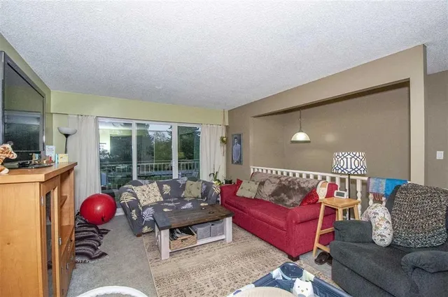 1835 KING GEORGE BOULEVARD, Surrey 4