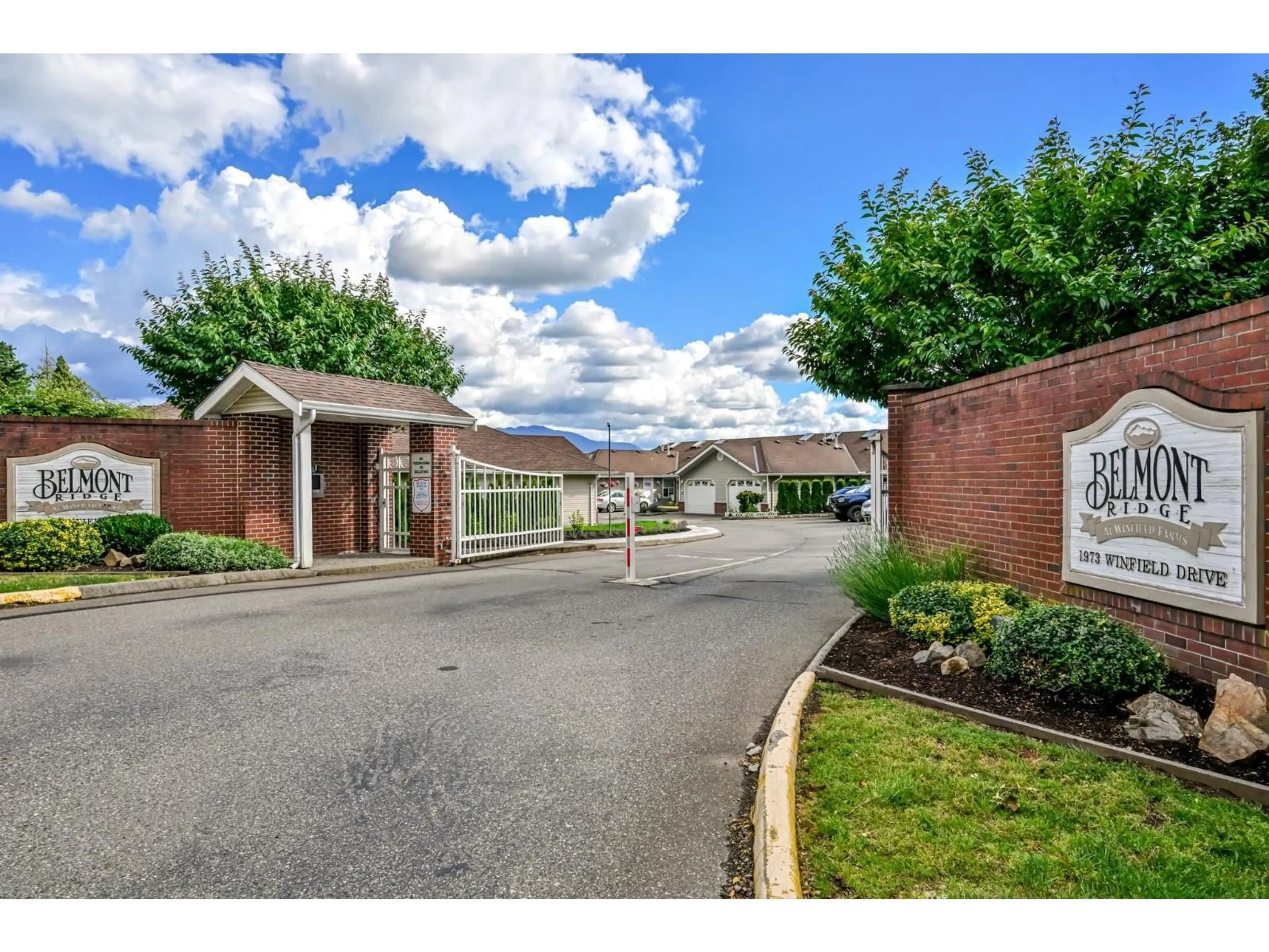 A pic from outside/outdoor area/front of a property/back of a property/a pic from drone, unknown for 22 - 1973 WINFIELD DRIVE, Abbotsford British Columbia V3G1K6