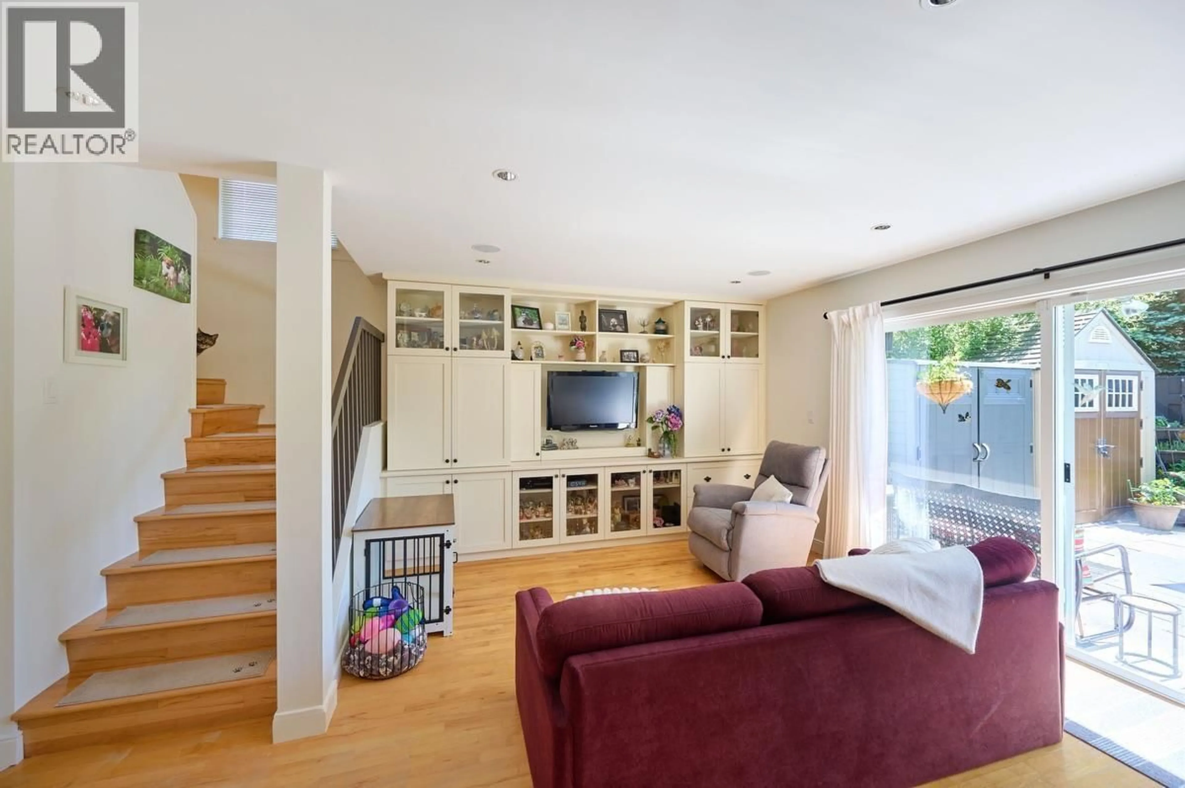 Living room with furniture, unknown for 4627 HOSKINS ROAD, North Vancouver British Columbia V7K2R2