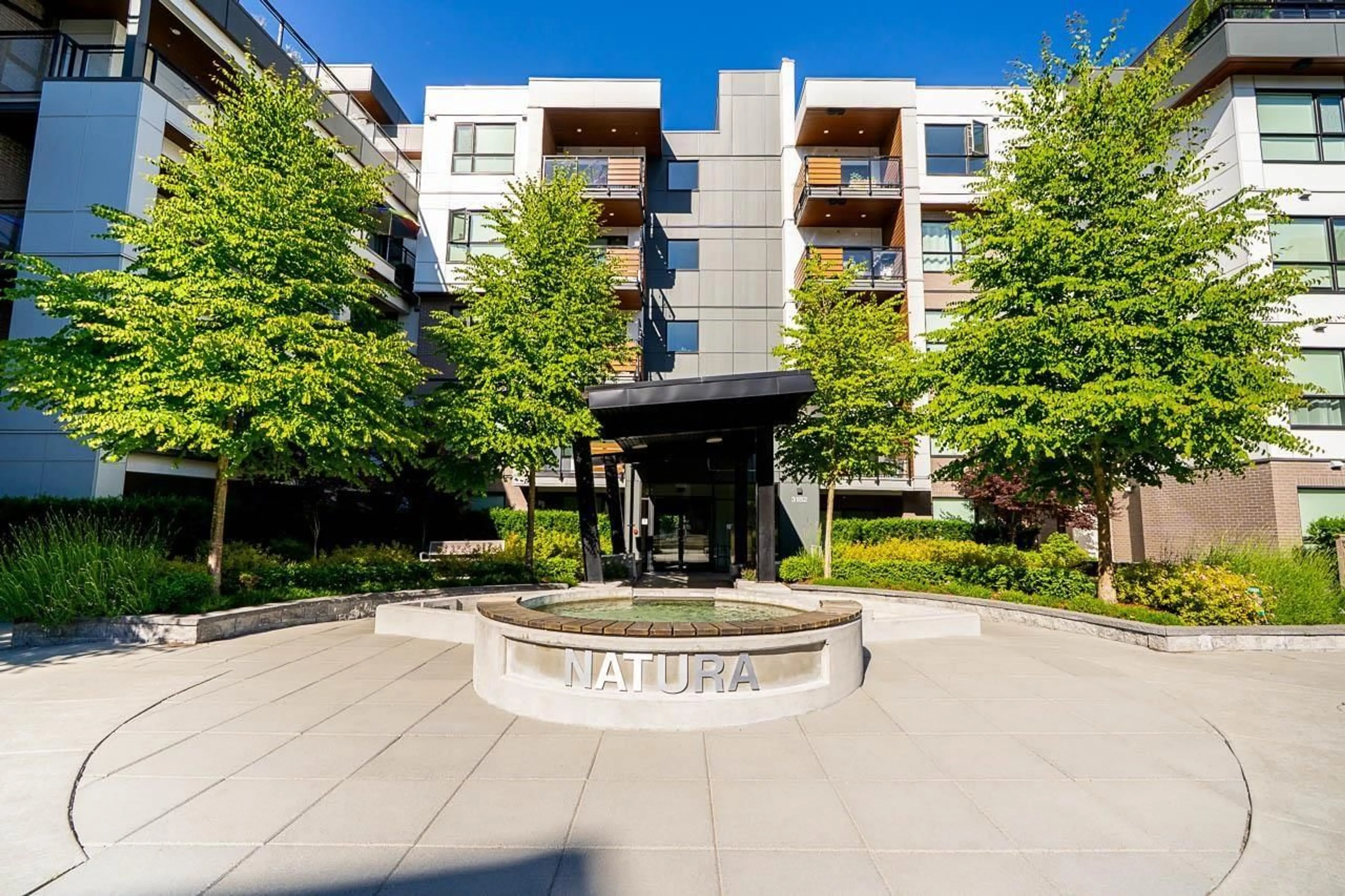 Patio, building for 411 - 3182 GLADWIN ROAD, Abbotsford British Columbia V2T6R7