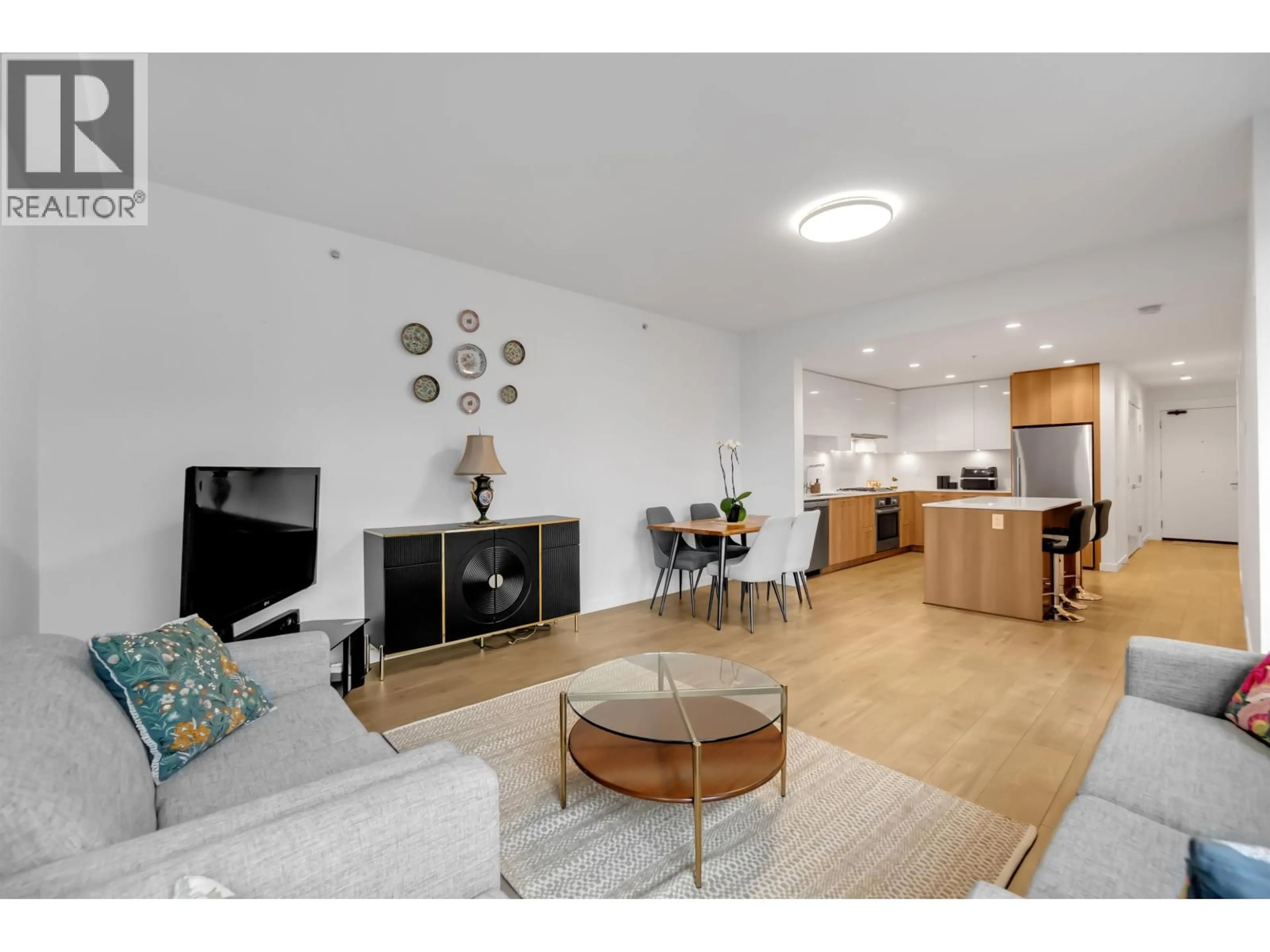 Living room with furniture, wood/laminate floor for 303 - 715 W 15 STREET STREET, North Vancouver British Columbia V7M1T2