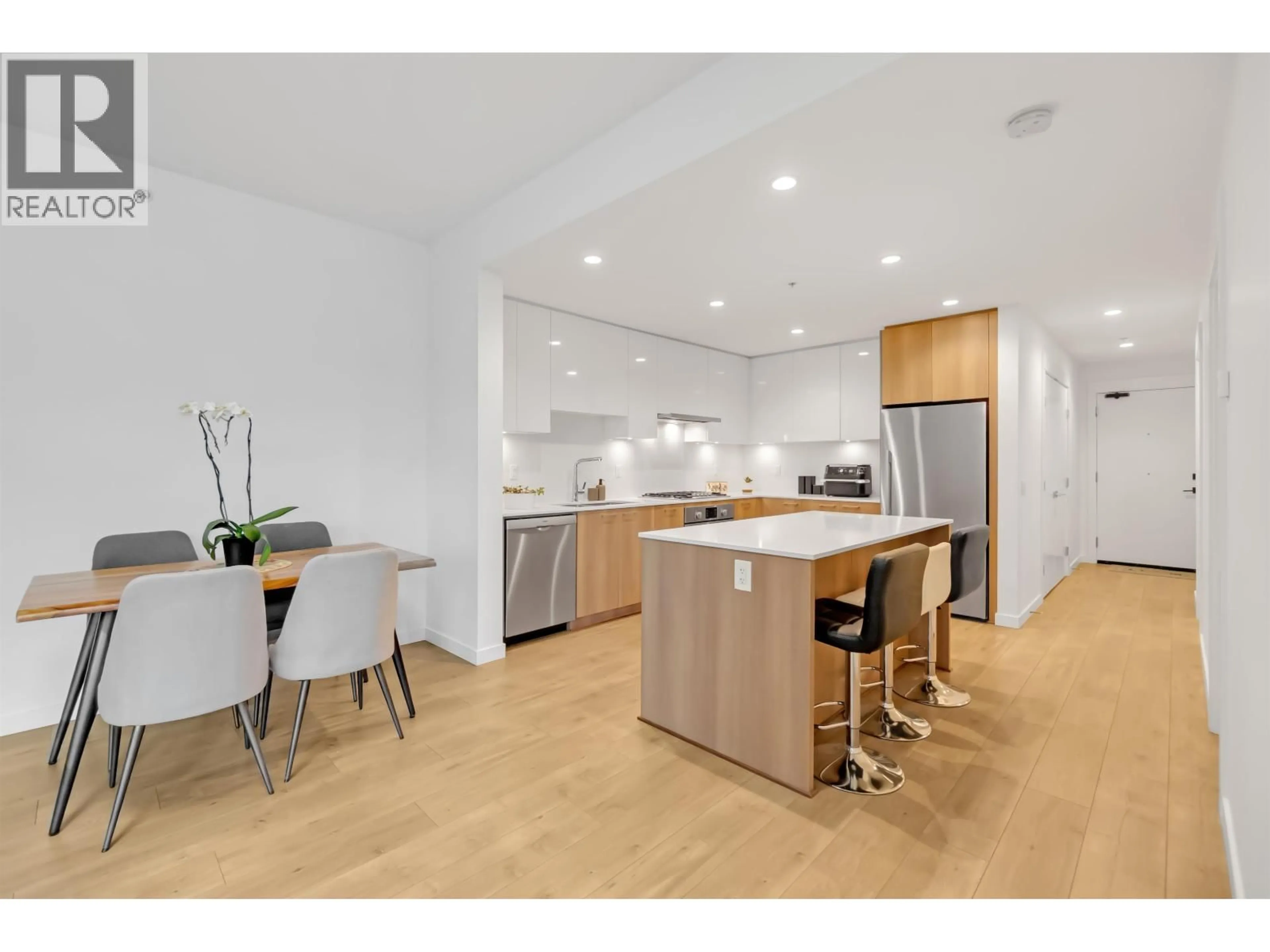 Open concept kitchen, wood/laminate floor for 303 - 715 15TH STREET, North Vancouver British Columbia V7M1T2