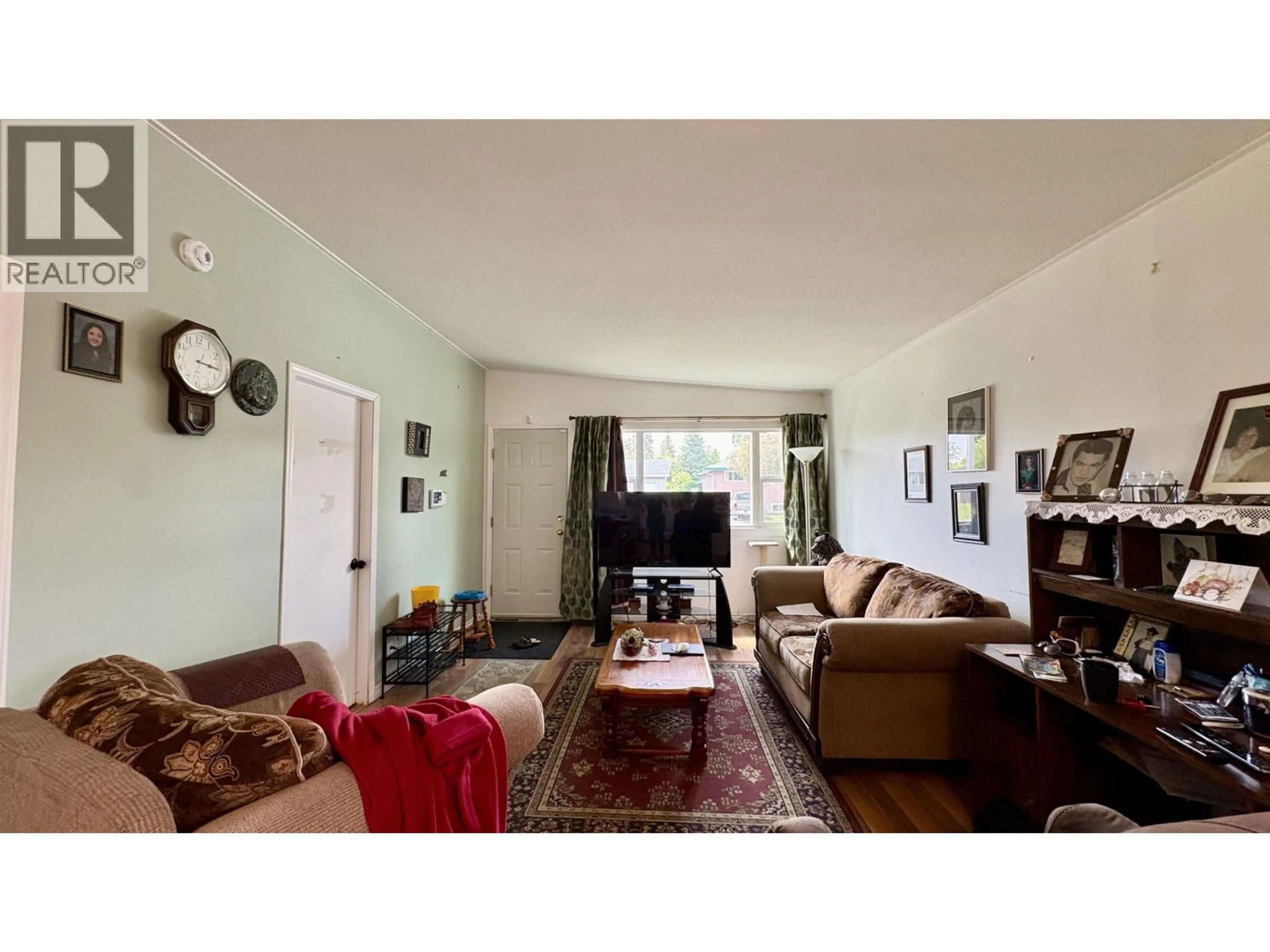Living room with furniture, unknown for 898 EWERT STREET, Prince George British Columbia V2M2N9
