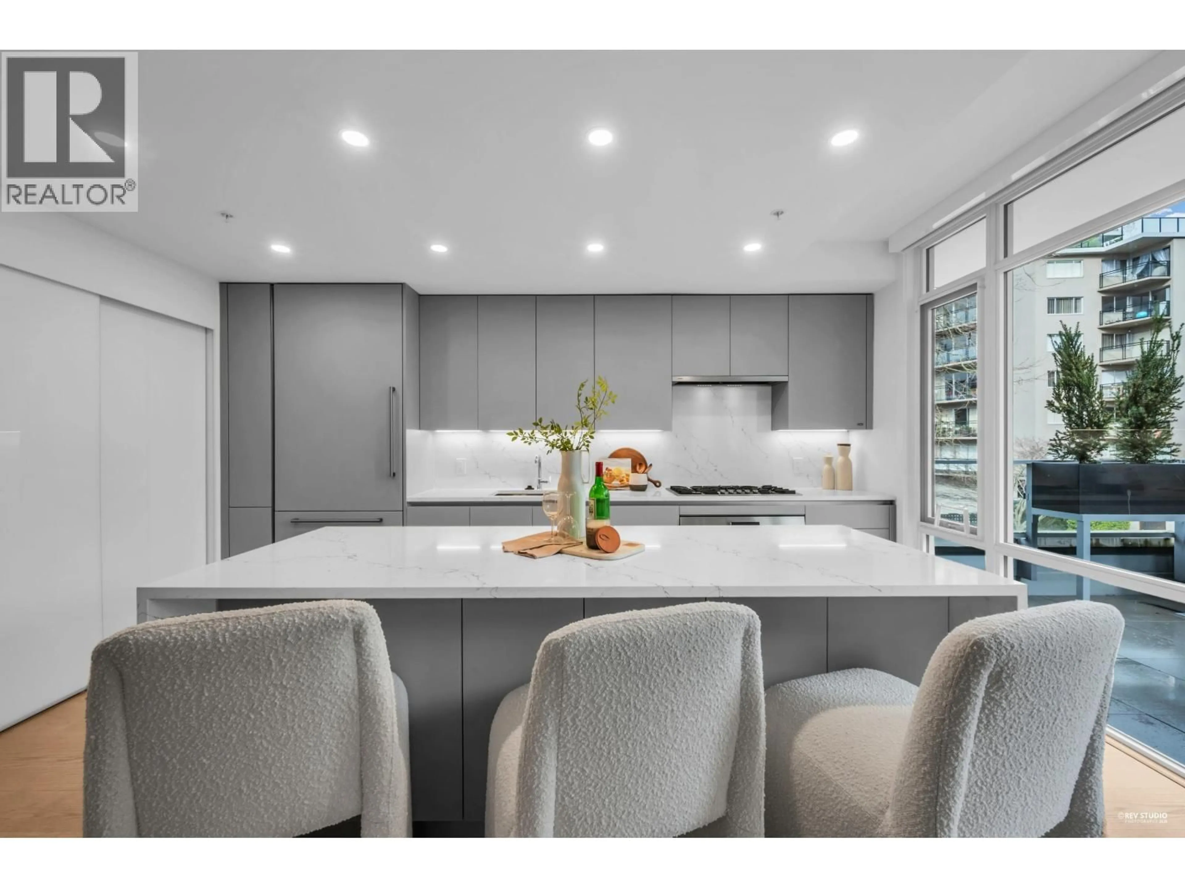 Contemporary kitchen, unknown for 301 - 1331 MARINE DRIVE, West Vancouver British Columbia V7T1B6