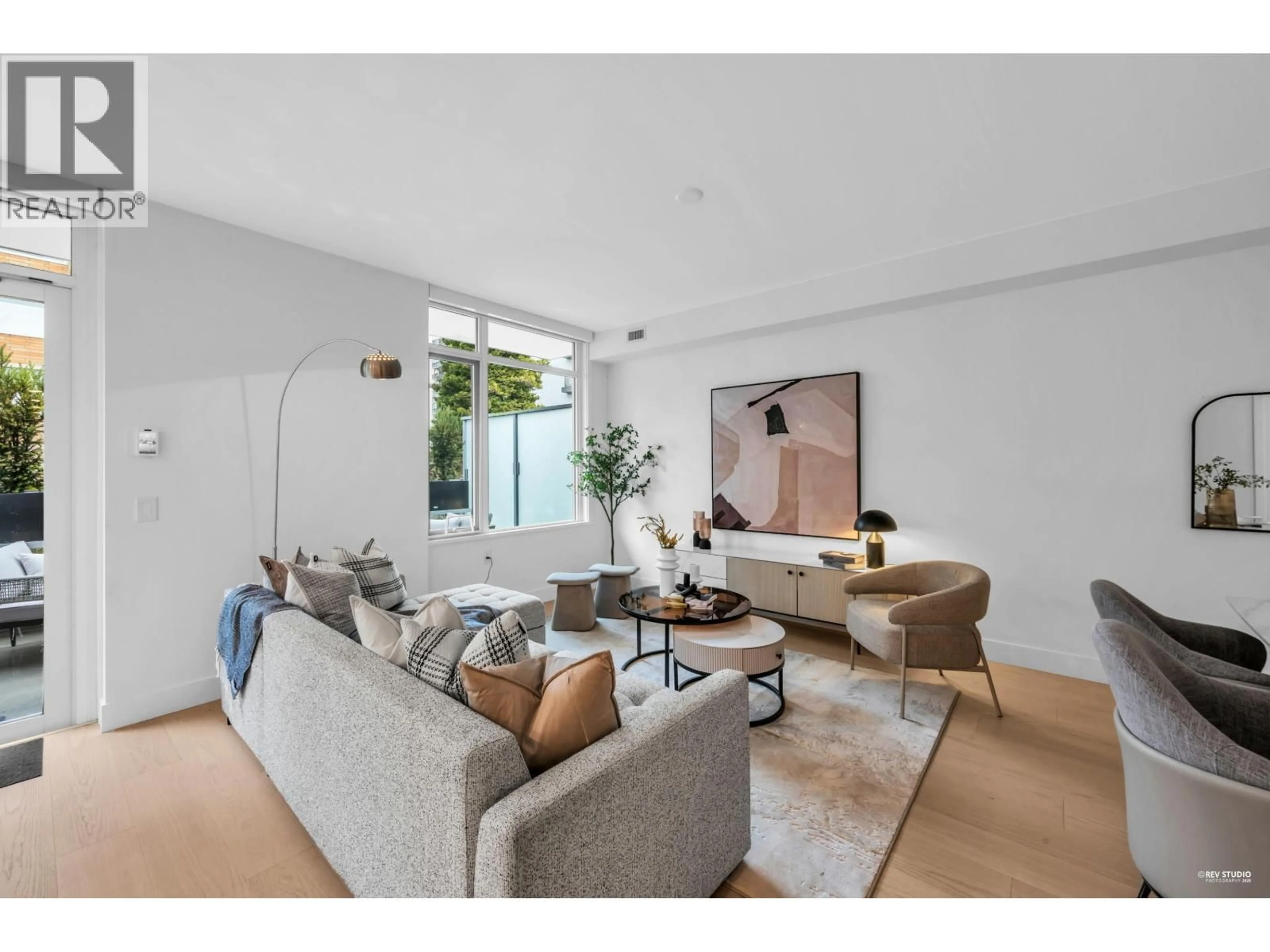 Living room with furniture, unknown for 301 - 1331 MARINE DRIVE, West Vancouver British Columbia V7T1B6