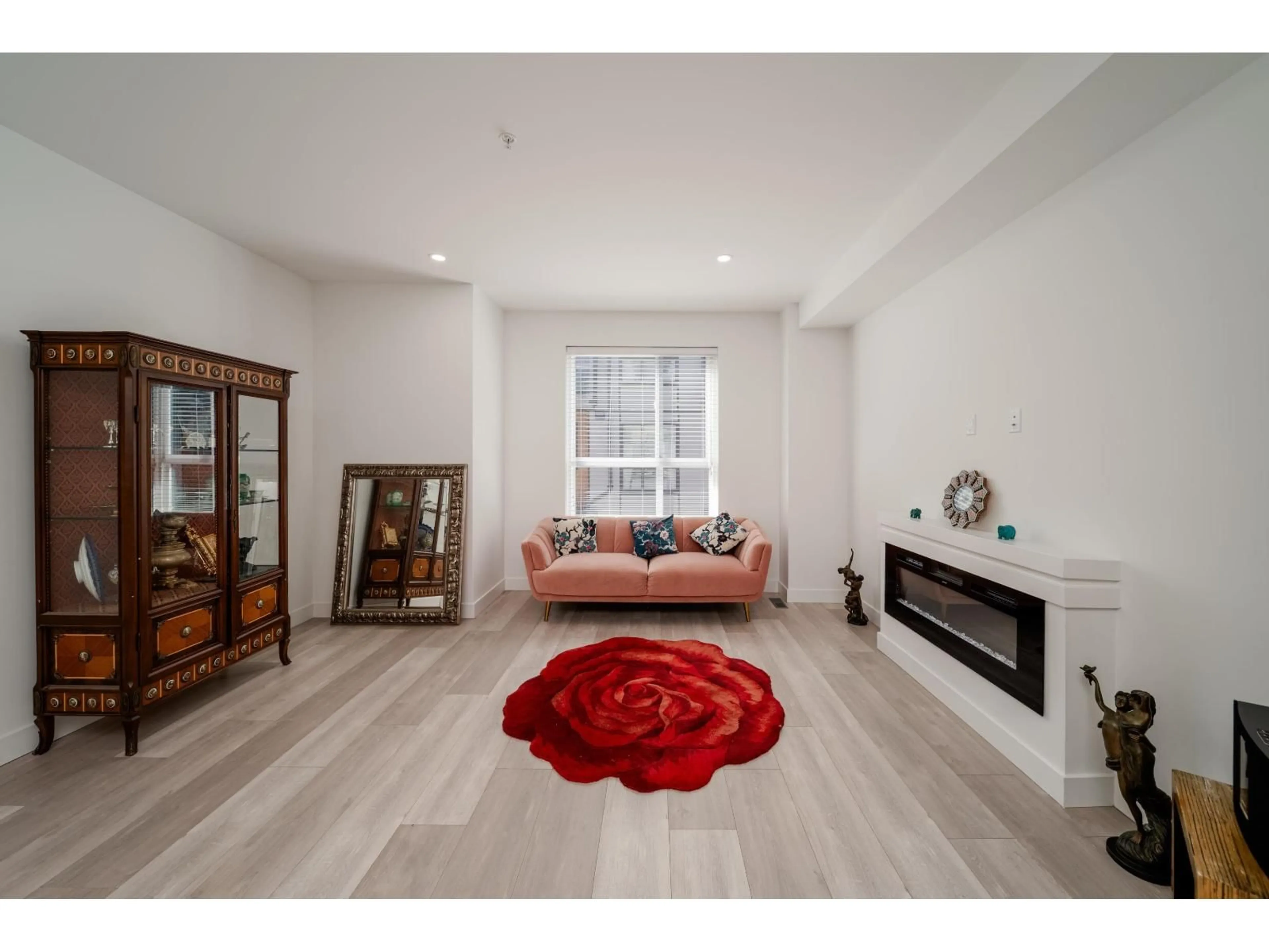 Living room with furniture, unknown for 8 - 19760 55 AVENUE, Langley British Columbia V3A0L1