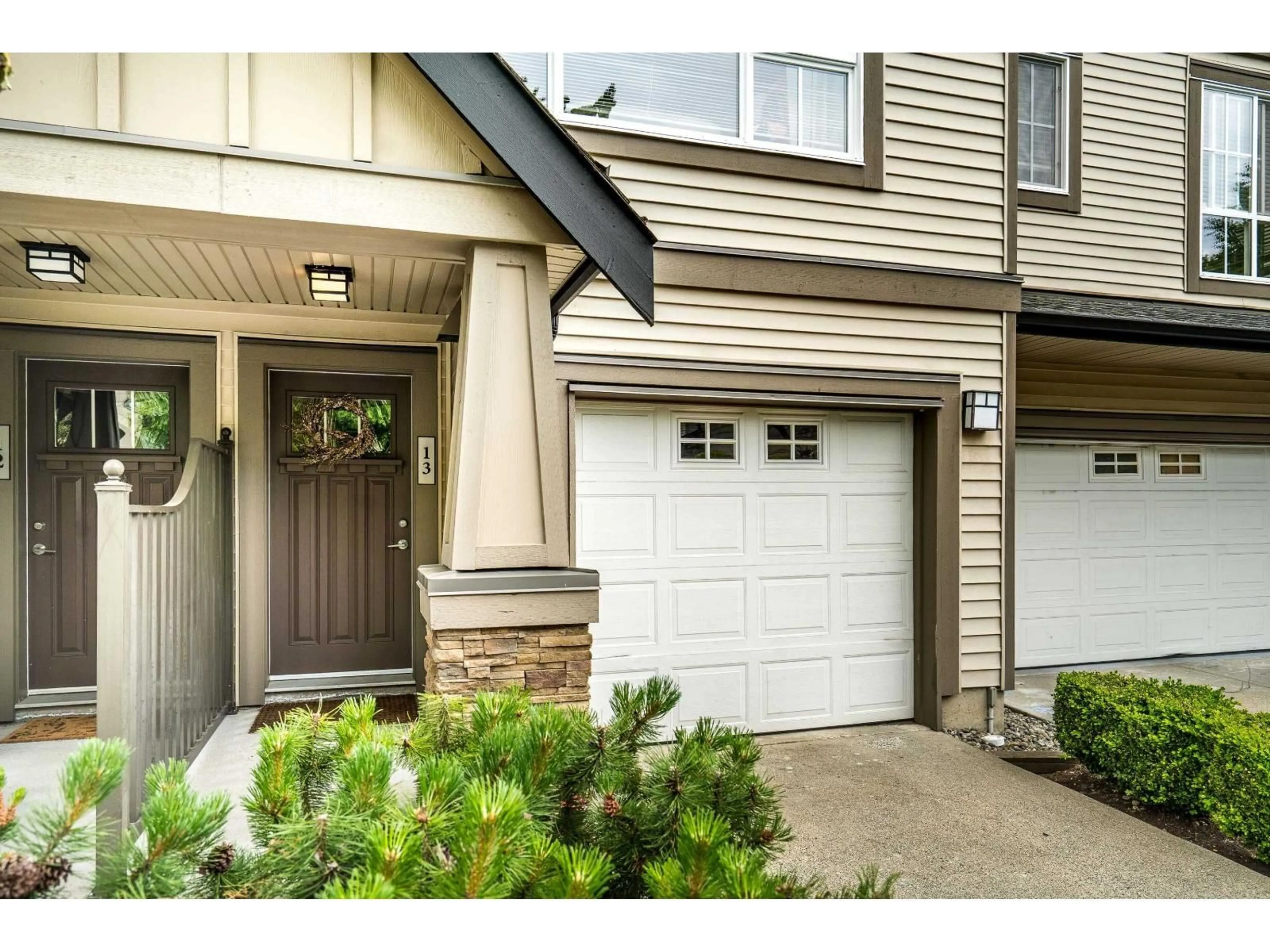 Indoor entryway for 13 - 2501 161A STREET, Surrey British Columbia V3S7Y6