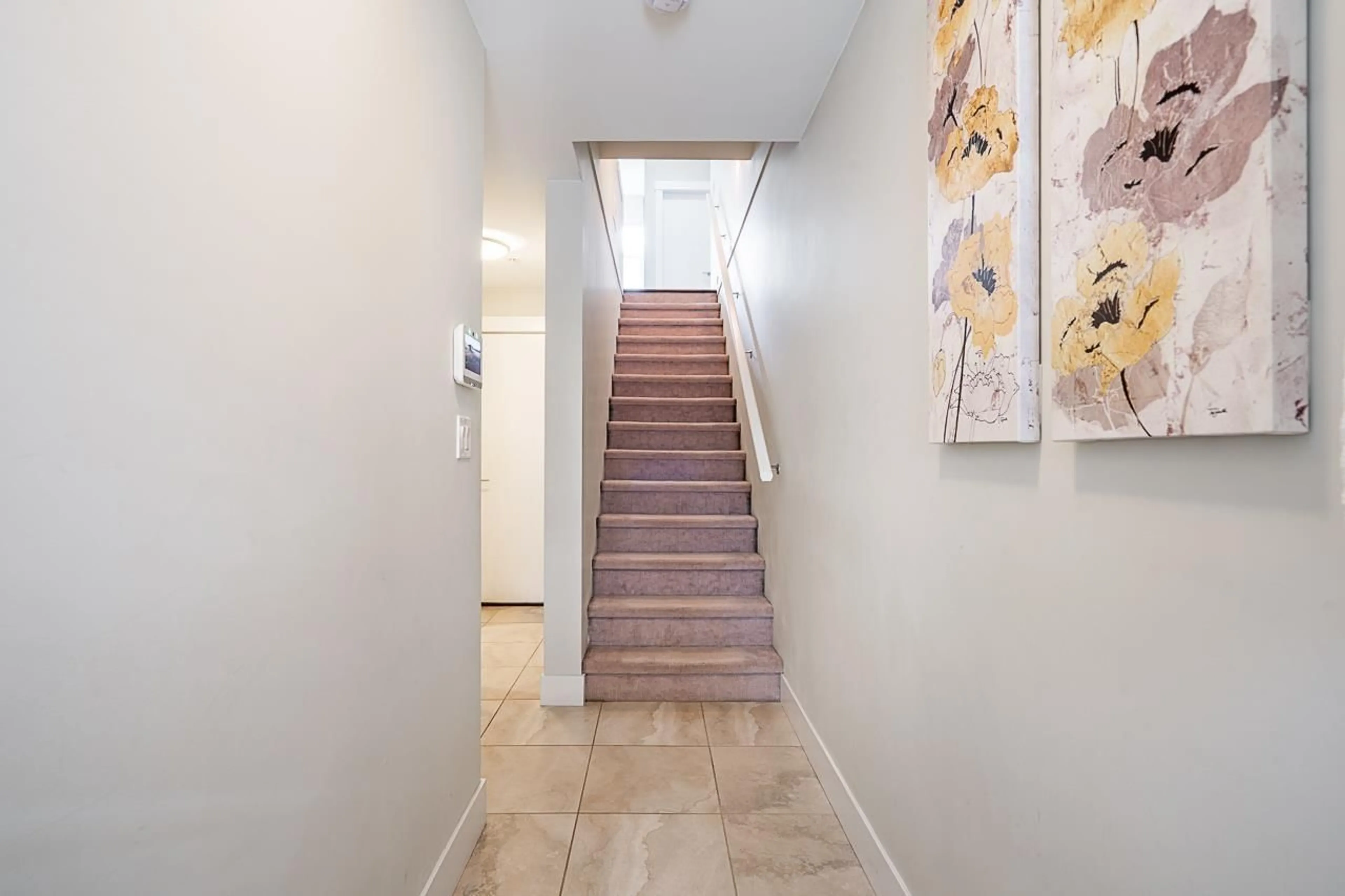 Indoor foyer for 83 - 20852 77A AVENUE, Langley British Columbia V2Y0R8