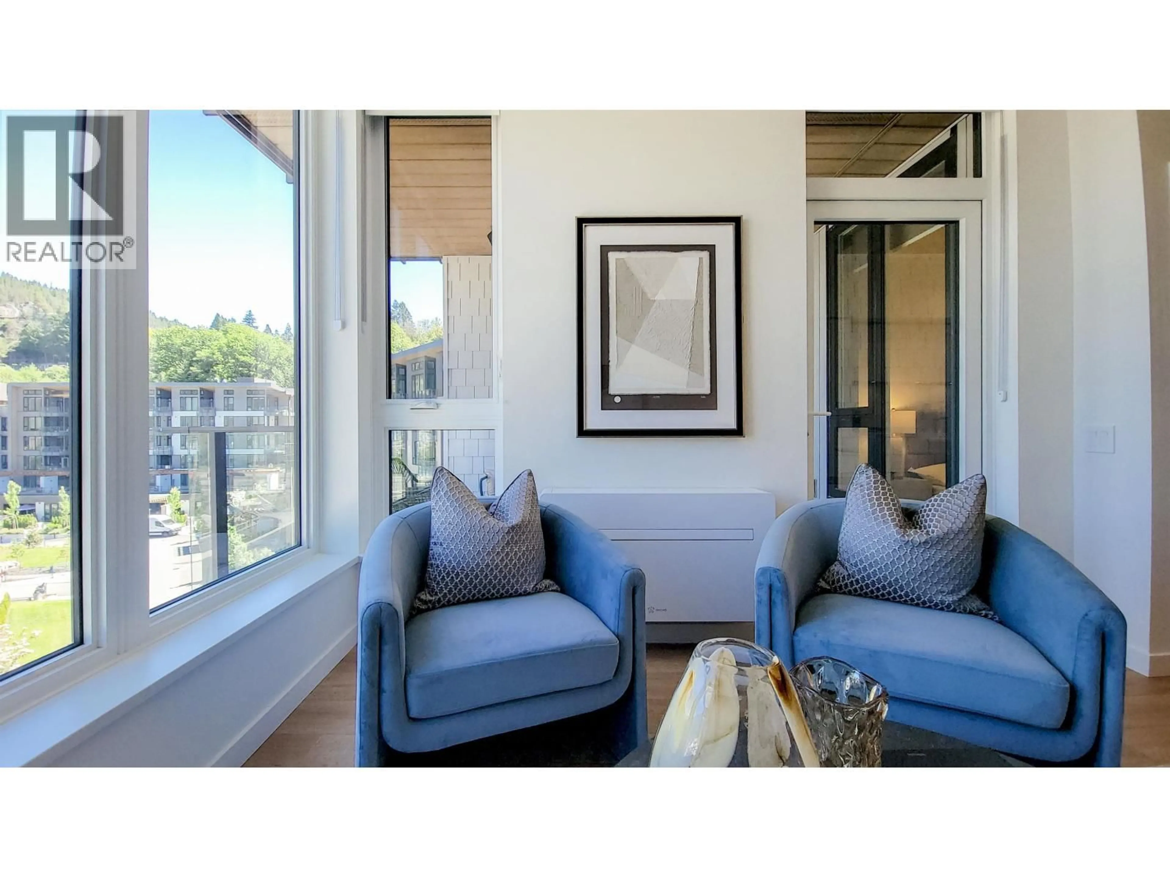 Living room with furniture, wood/laminate floor for 519 - 1500 SCOTT CRESCENT, Squamish British Columbia V8B1G5