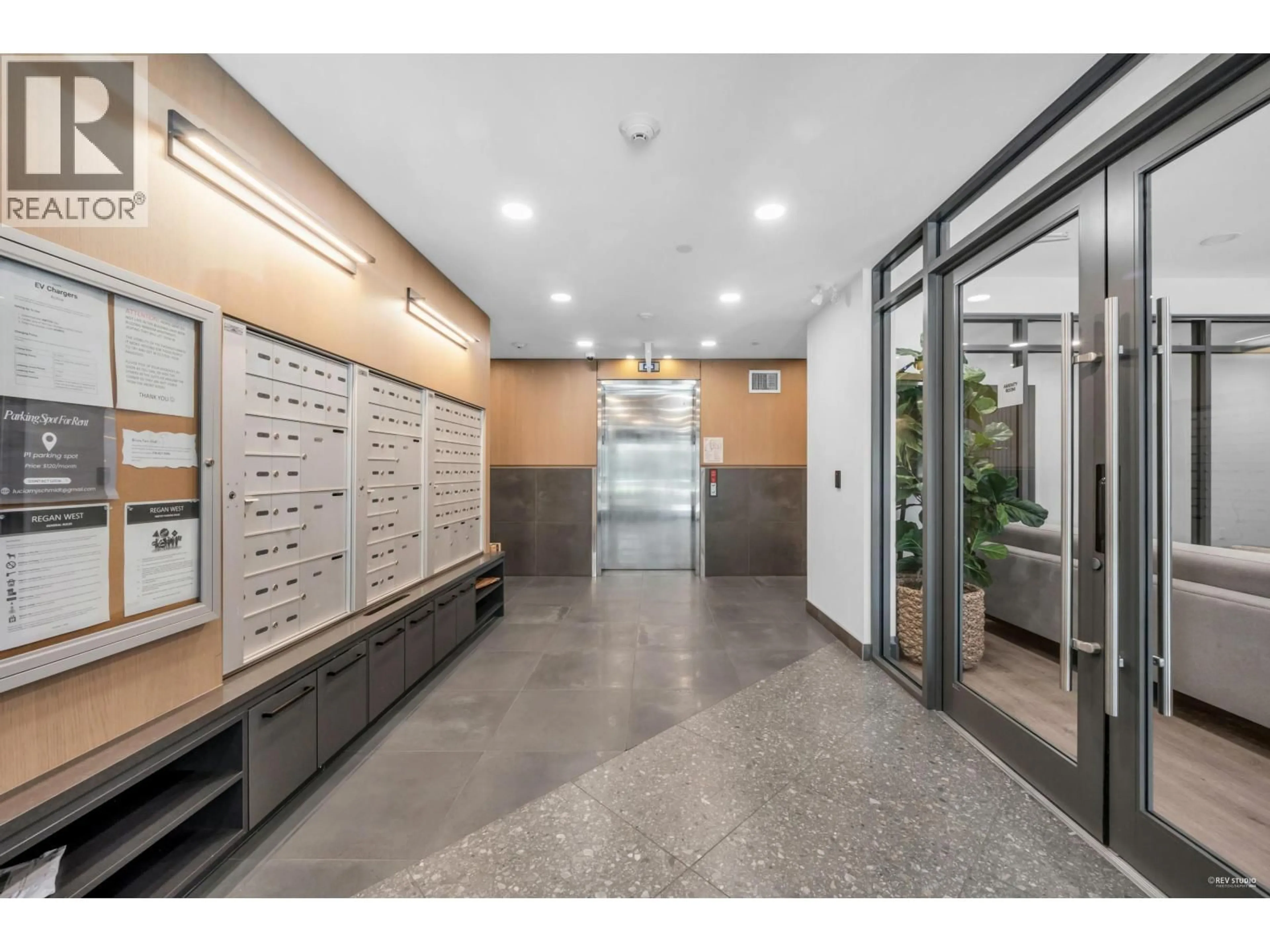 Indoor foyer for 406 - 603 REGAN AVENUE, Coquitlam British Columbia V3J0K2