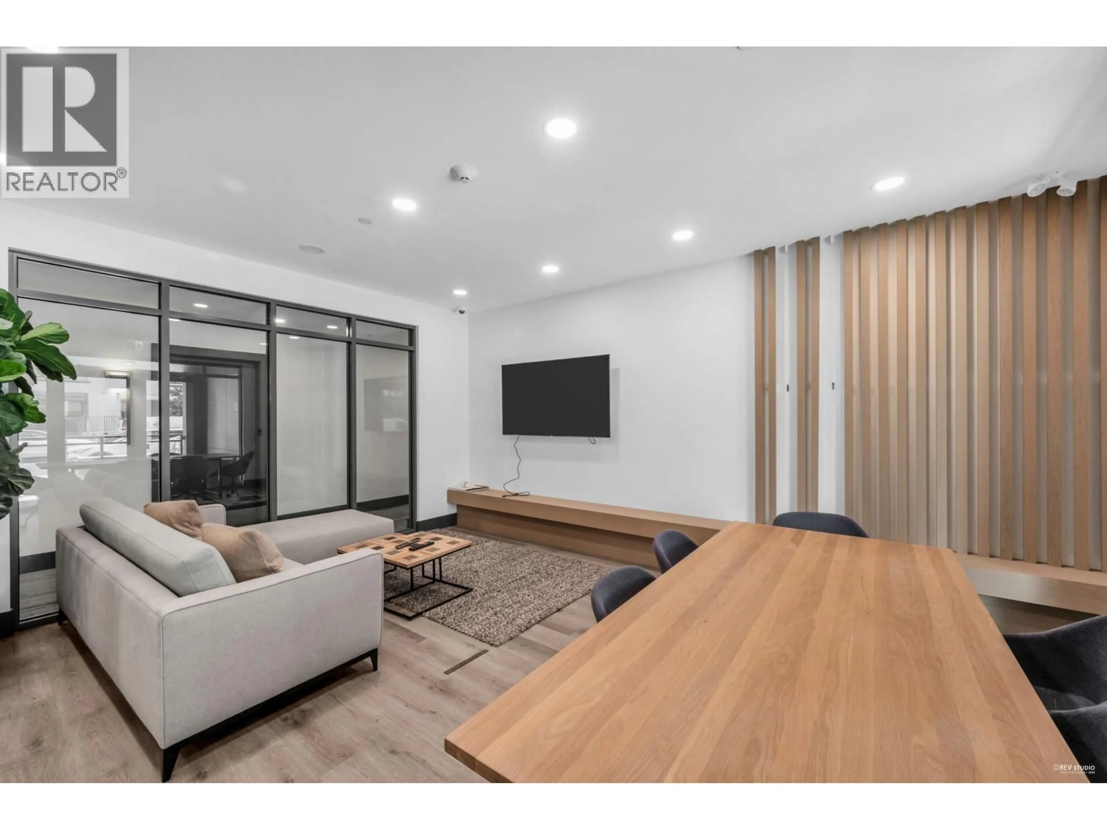 Living room with furniture, wood/laminate floor for 406 - 603 REGAN AVENUE, Coquitlam British Columbia V3J0K2