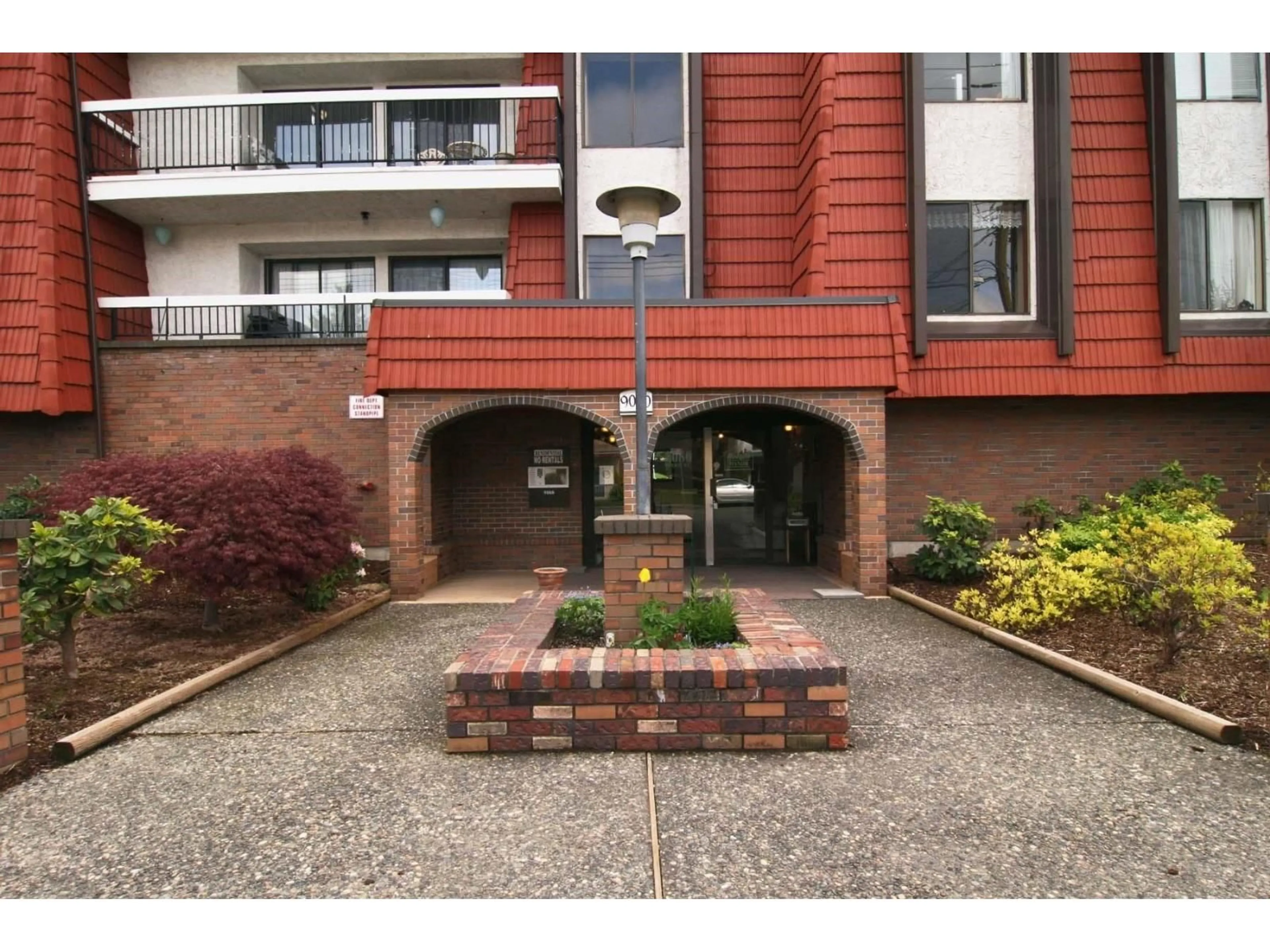Indoor foyer for 205 - 9080 MARY STREET, Chilliwack British Columbia V2P4J1