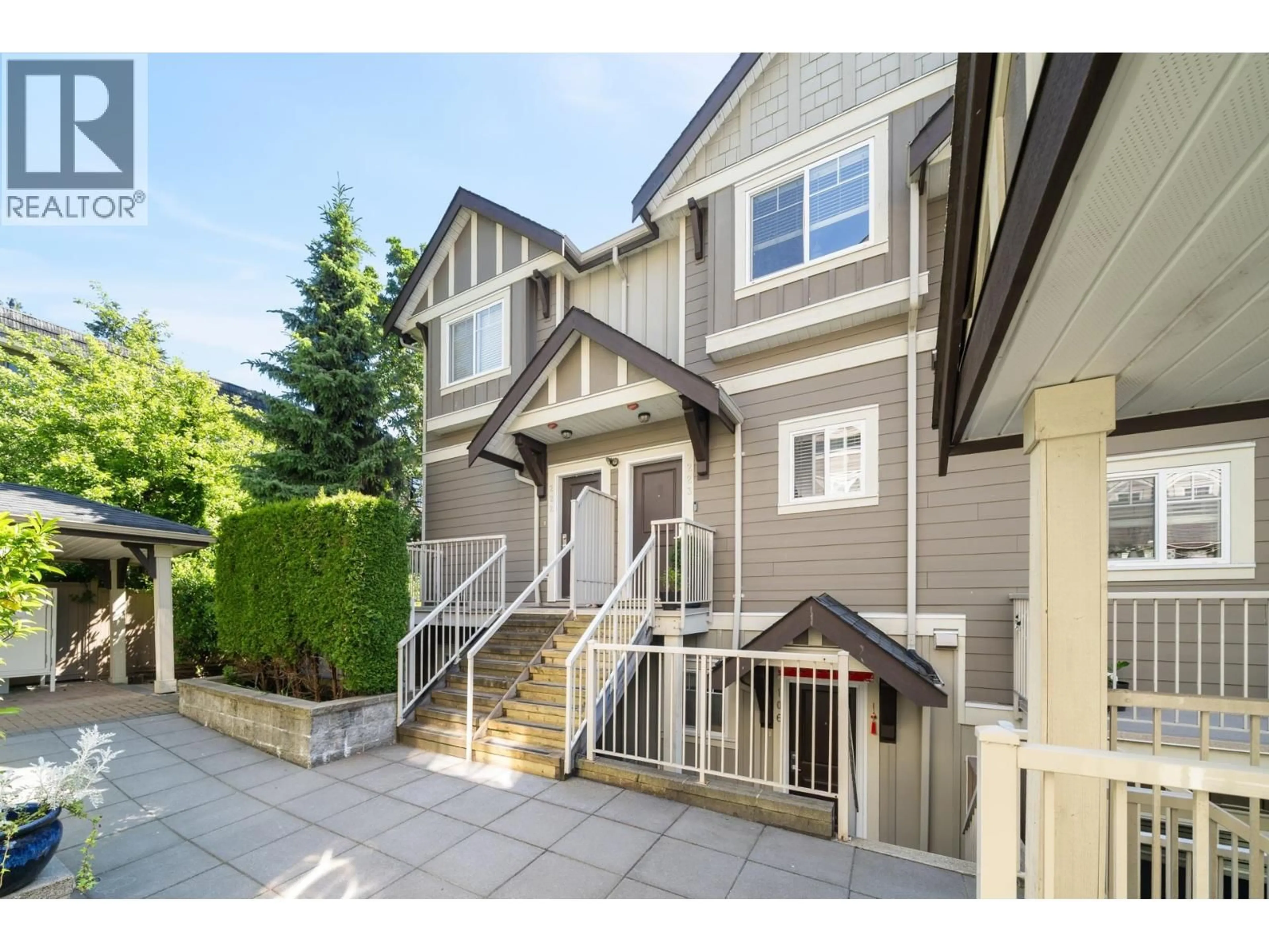 Home with vinyl exterior material, street for 223 - 368 ELLESMERE AVENUE, Burnaby British Columbia V5B3S9