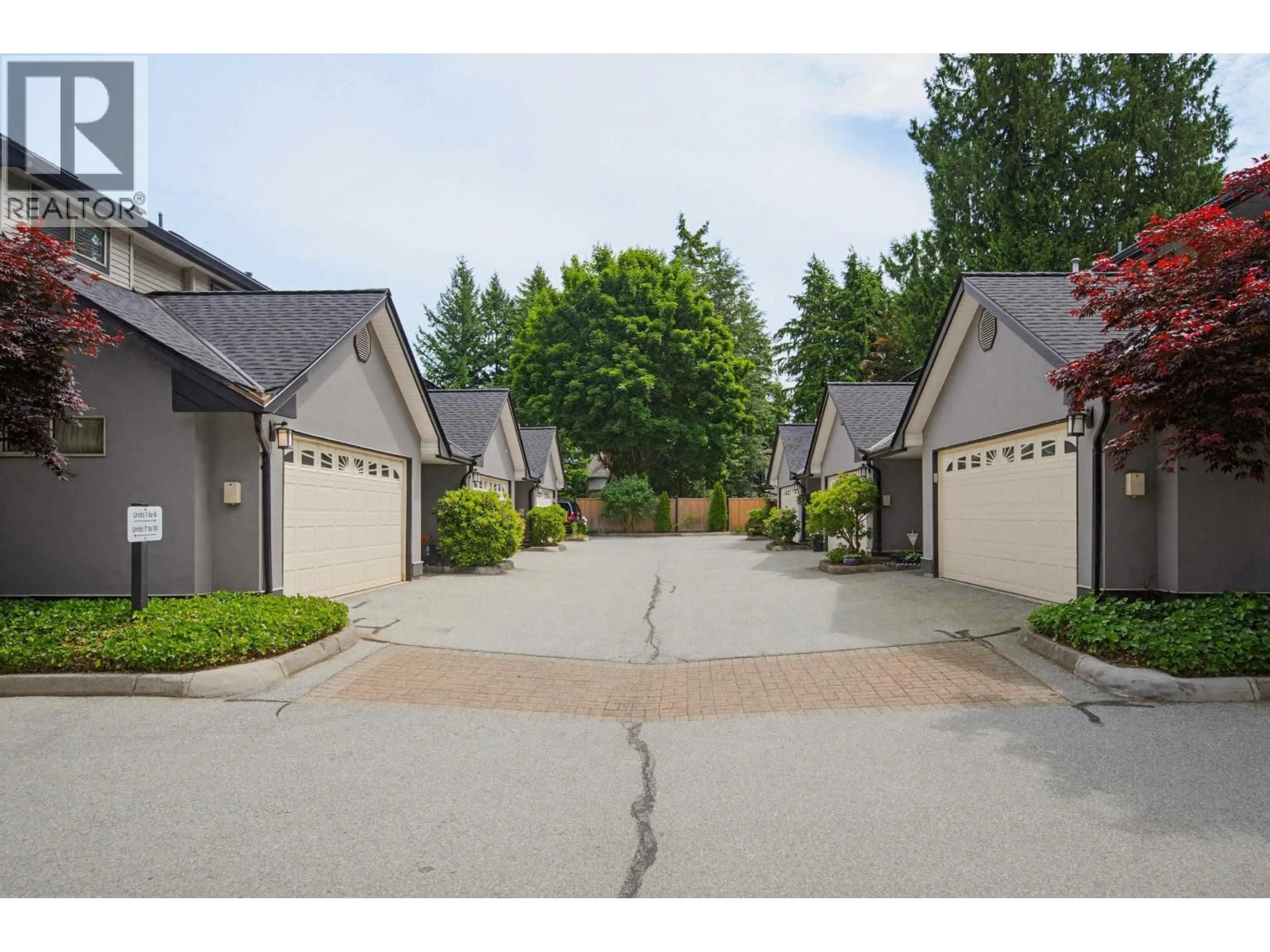 A pic from outside/outdoor area/front of a property/back of a property/a pic from drone, street for 3 - 20841 DEWDNEY TRUNK ROAD, Maple Ridge British Columbia V2X3E7