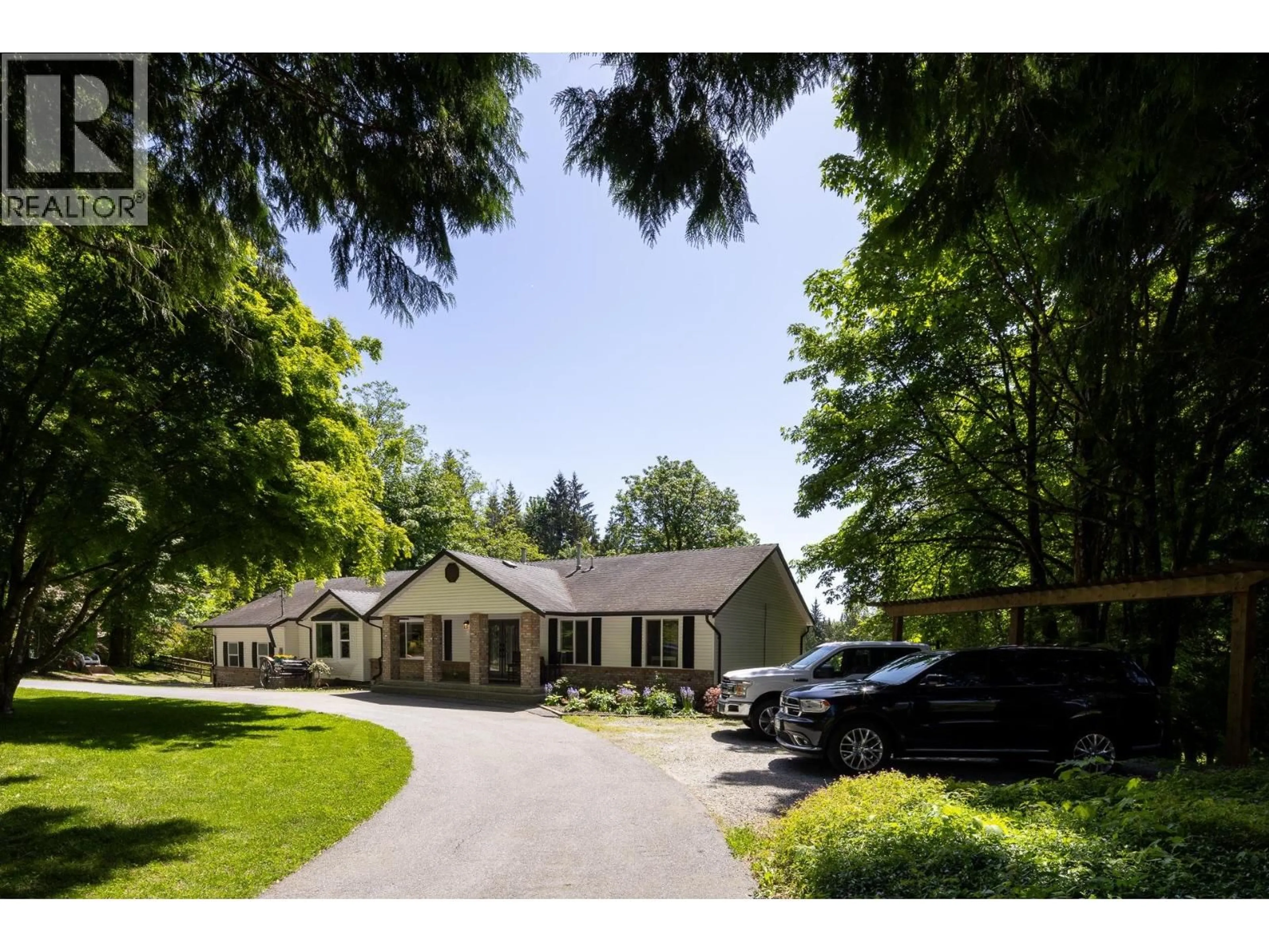 A pic from outside/outdoor area/front of a property/back of a property/a pic from drone, street for 27454 110 AVENUE, Maple Ridge British Columbia V2W1P5