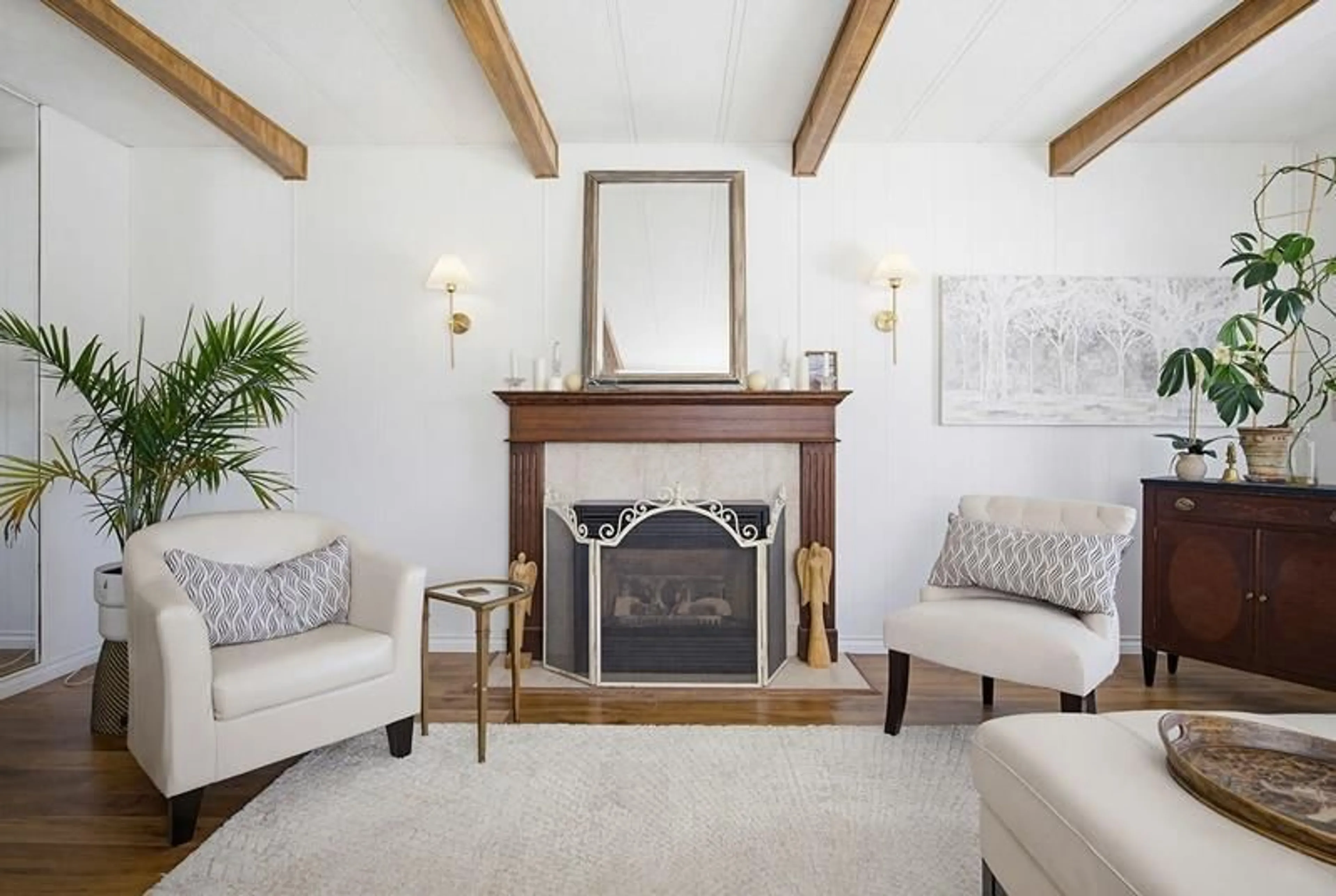 Living room with furniture, unknown for 5 - 15875 20 AVENUE, Surrey British Columbia V4A2B1