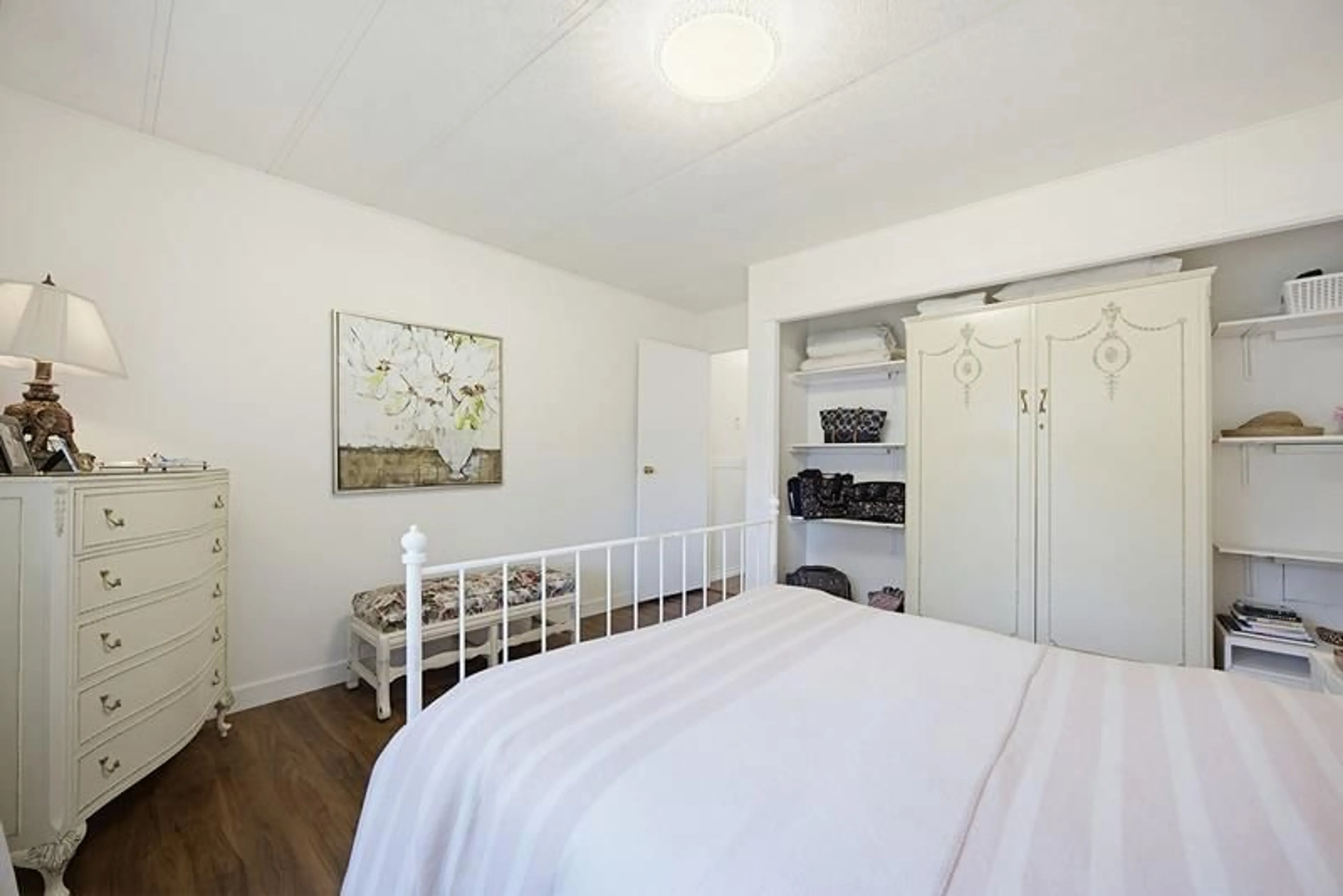 A pic of a room for 5 - 15875 20 AVENUE, Surrey British Columbia V4A2B1