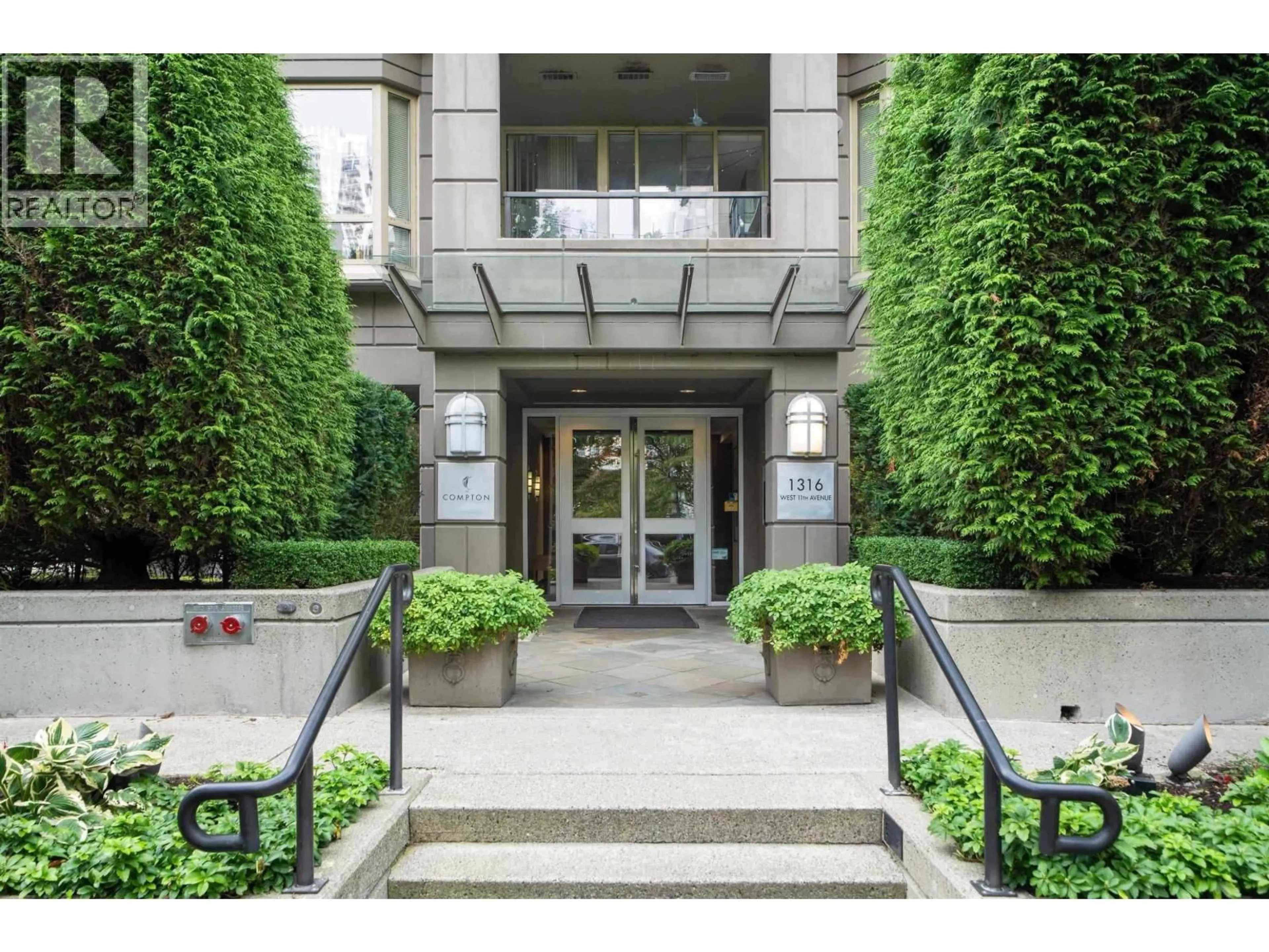 Indoor foyer for 905 - 1316 11TH AVENUE, Vancouver British Columbia V6H4G8
