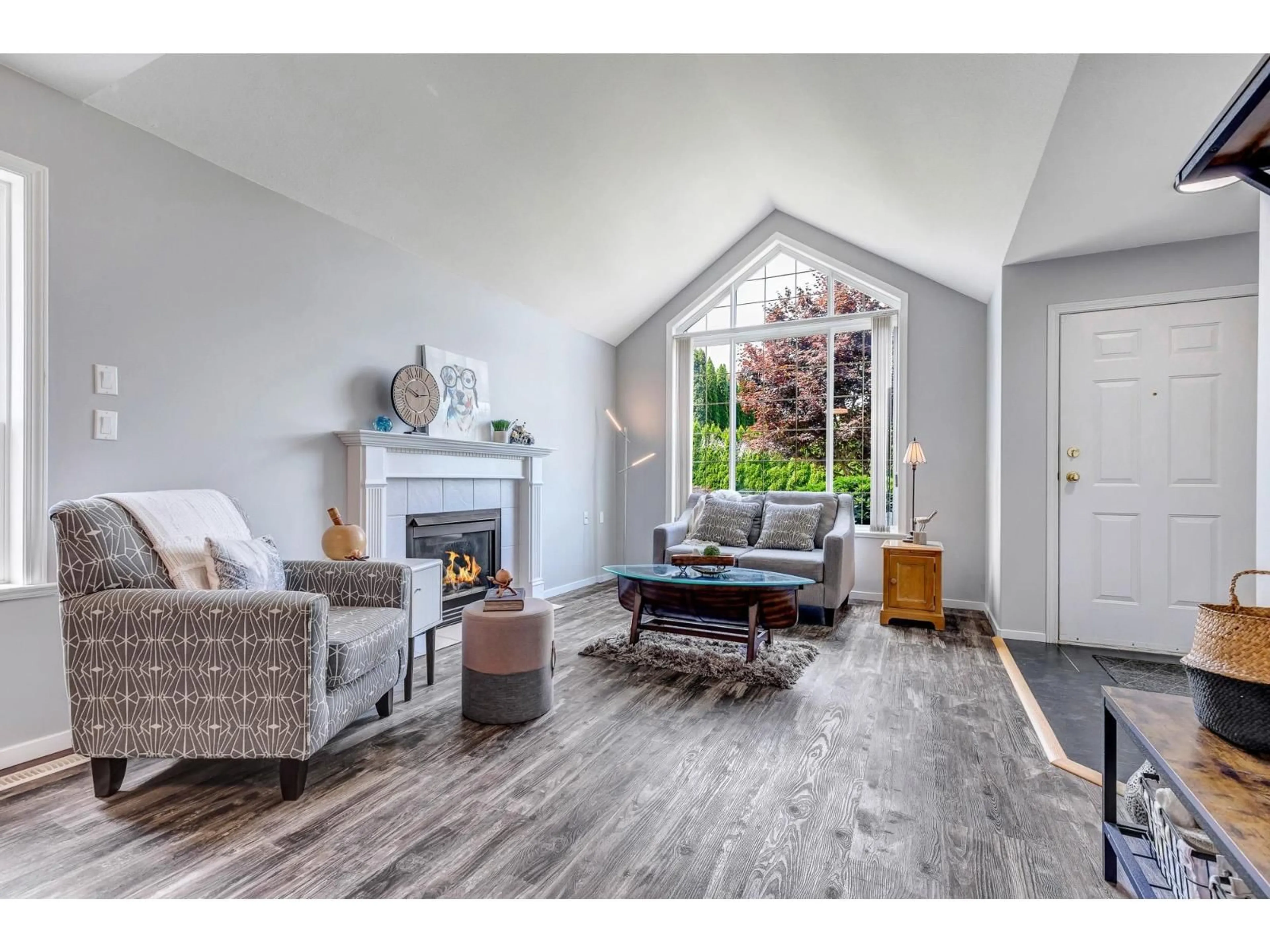Living room with furniture, wood/laminate floor for 12 - 1548 MACKAY CRESCENT, Agassiz British Columbia V0M1A3