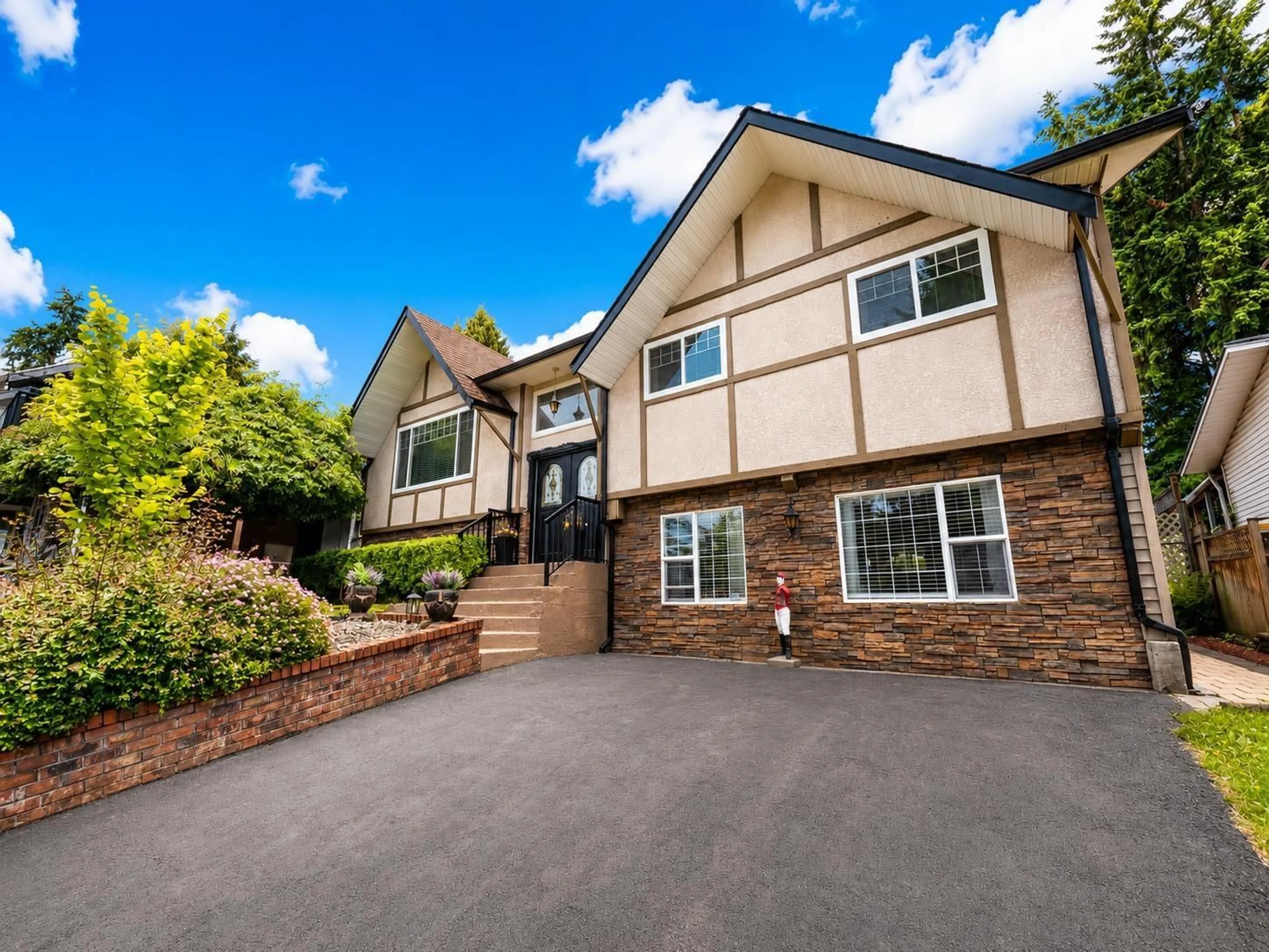 Home with vinyl exterior material, unknown for 13450 112A AVENUE, Surrey British Columbia V3R2G5