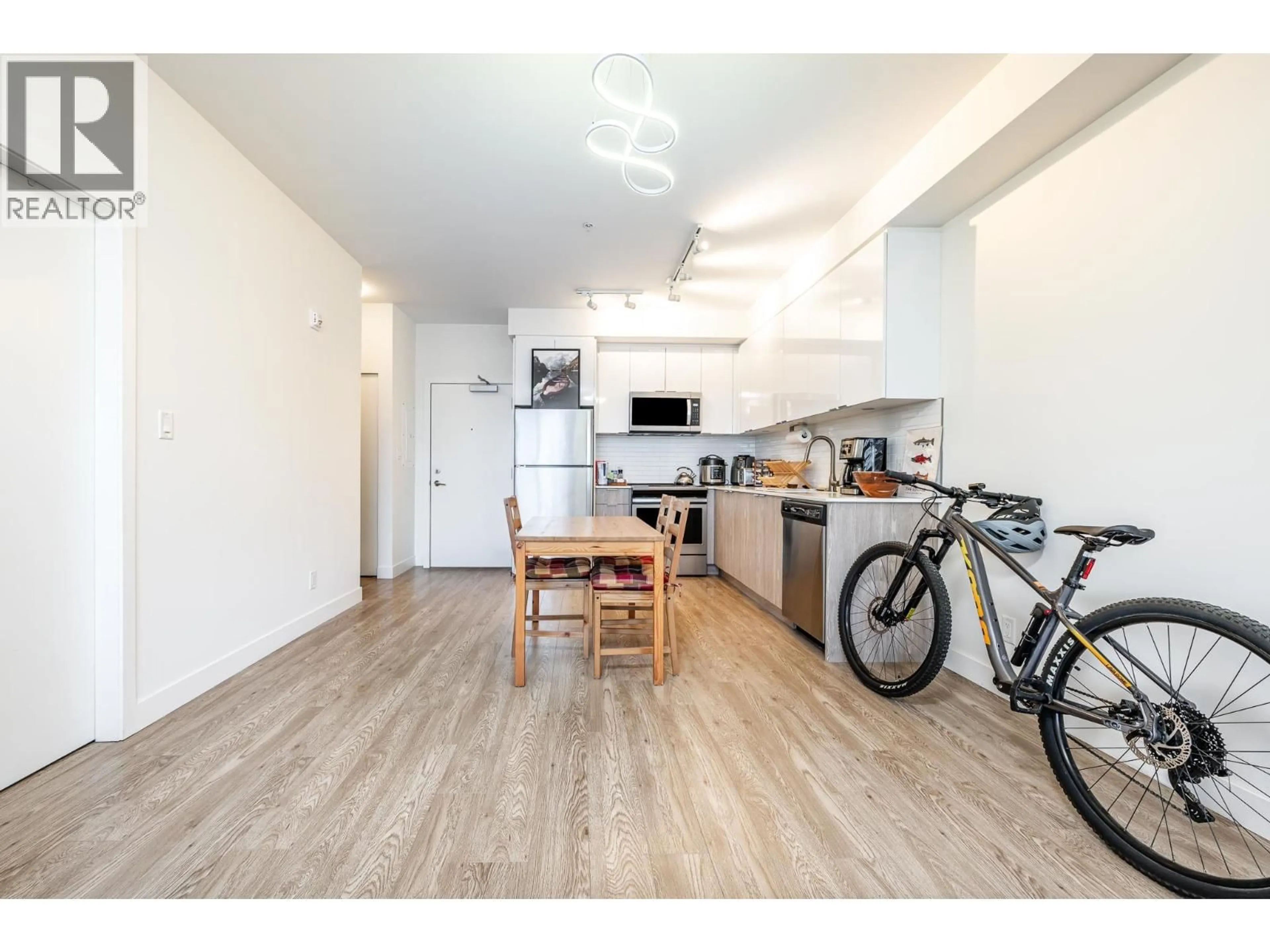 Standard kitchen, wood/laminate floor for 602 - 37881 CLEVELAND AVENUE, Squamish British Columbia V8B0Z7