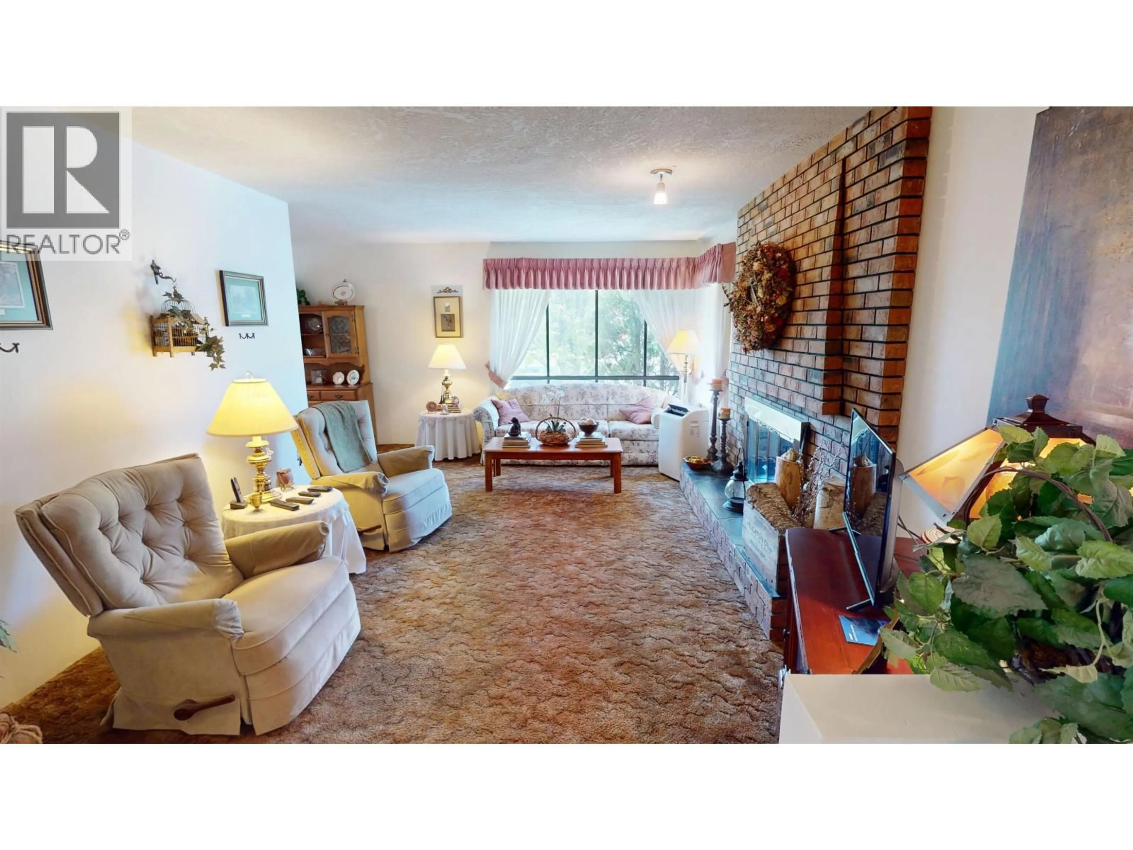 Living room with furniture, unknown for 378 THOMPSON ROAD, Quesnel British Columbia V2J5B5