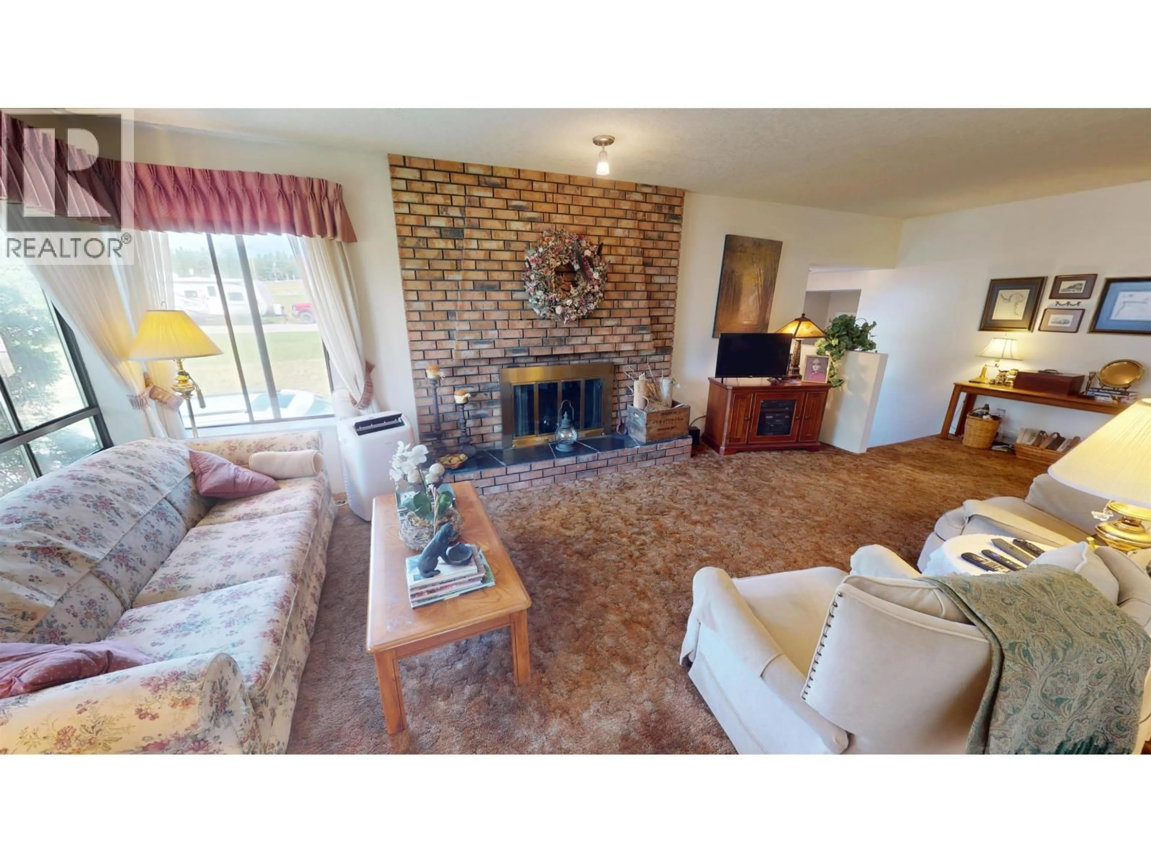 Living room with furniture, unknown for 378 THOMPSON ROAD, Quesnel British Columbia V2J5B5