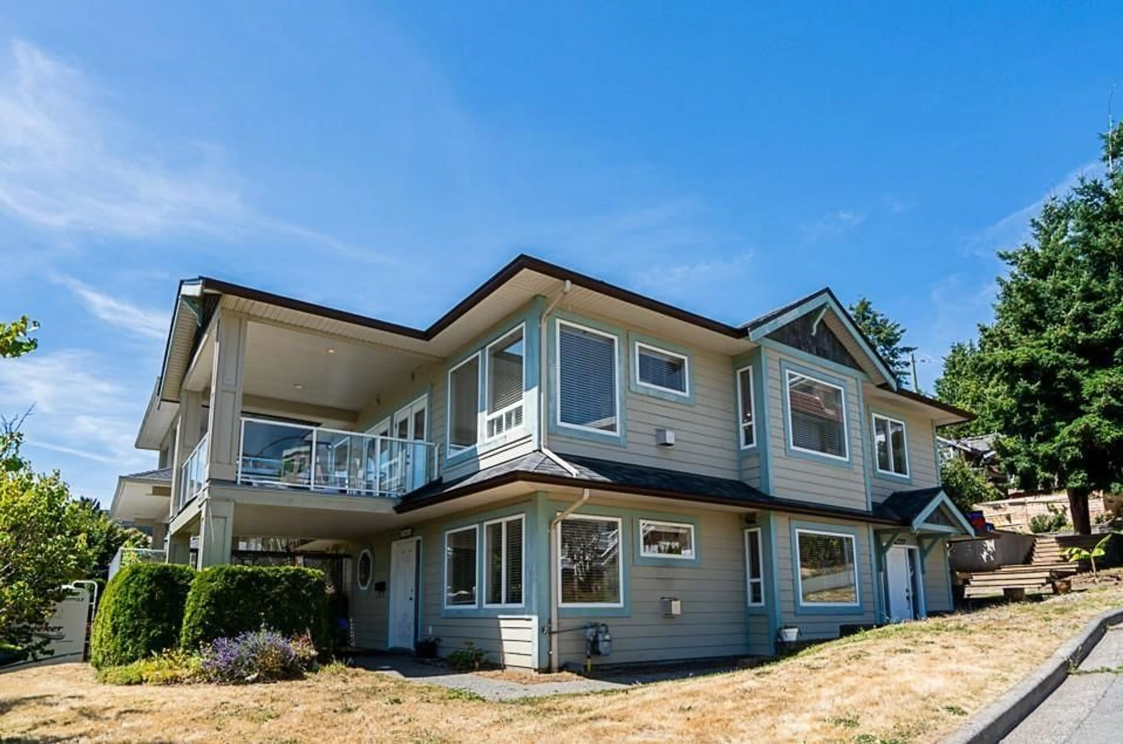 Home with vinyl exterior material, unknown for 15645 PACIFIC AVENUE, White Rock British Columbia V4B1S1