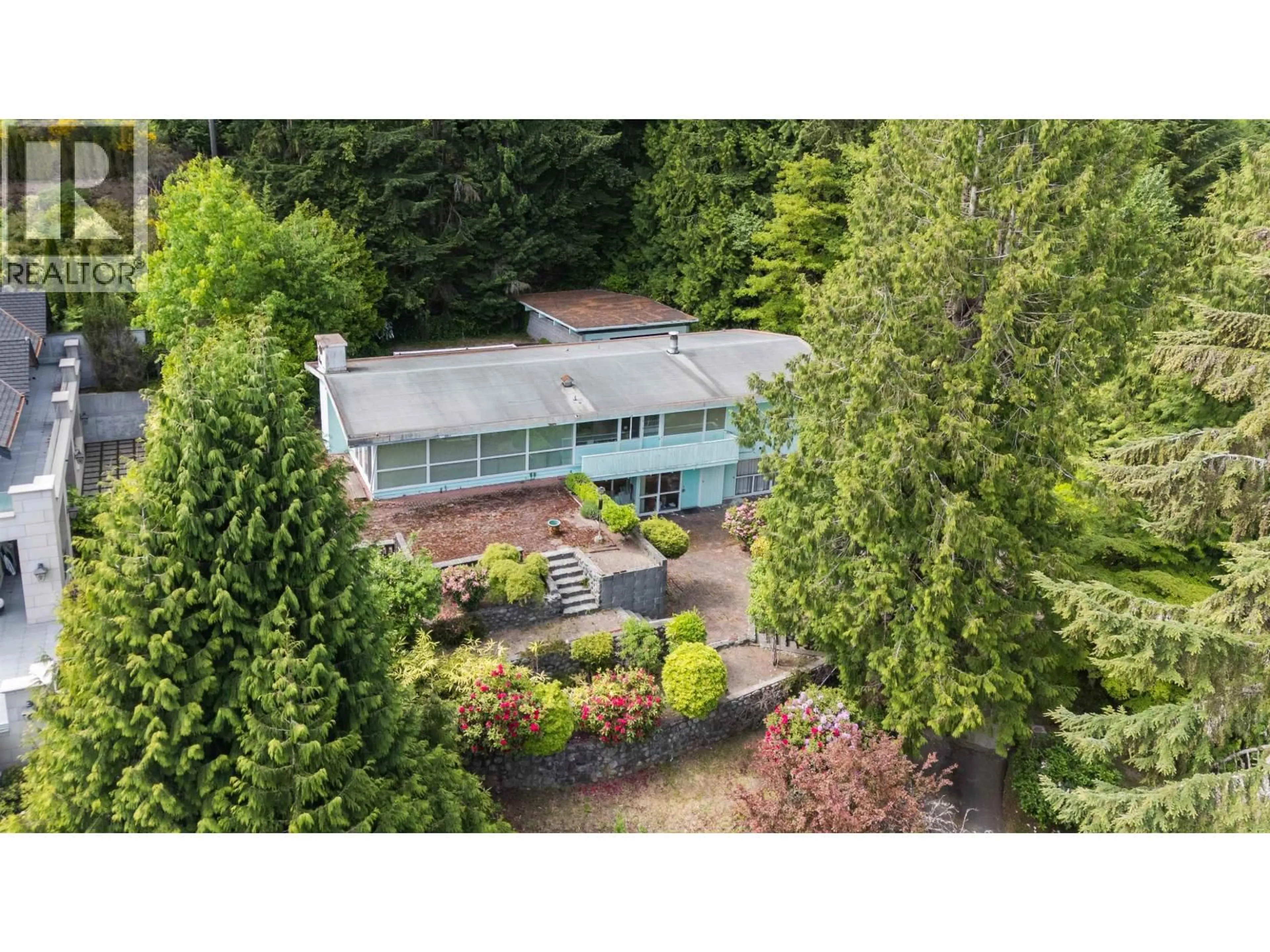 A pic from outside/outdoor area/front of a property/back of a property/a pic from drone, unknown for 195 NORMANBY CRESCENT, West Vancouver British Columbia V7S1K6