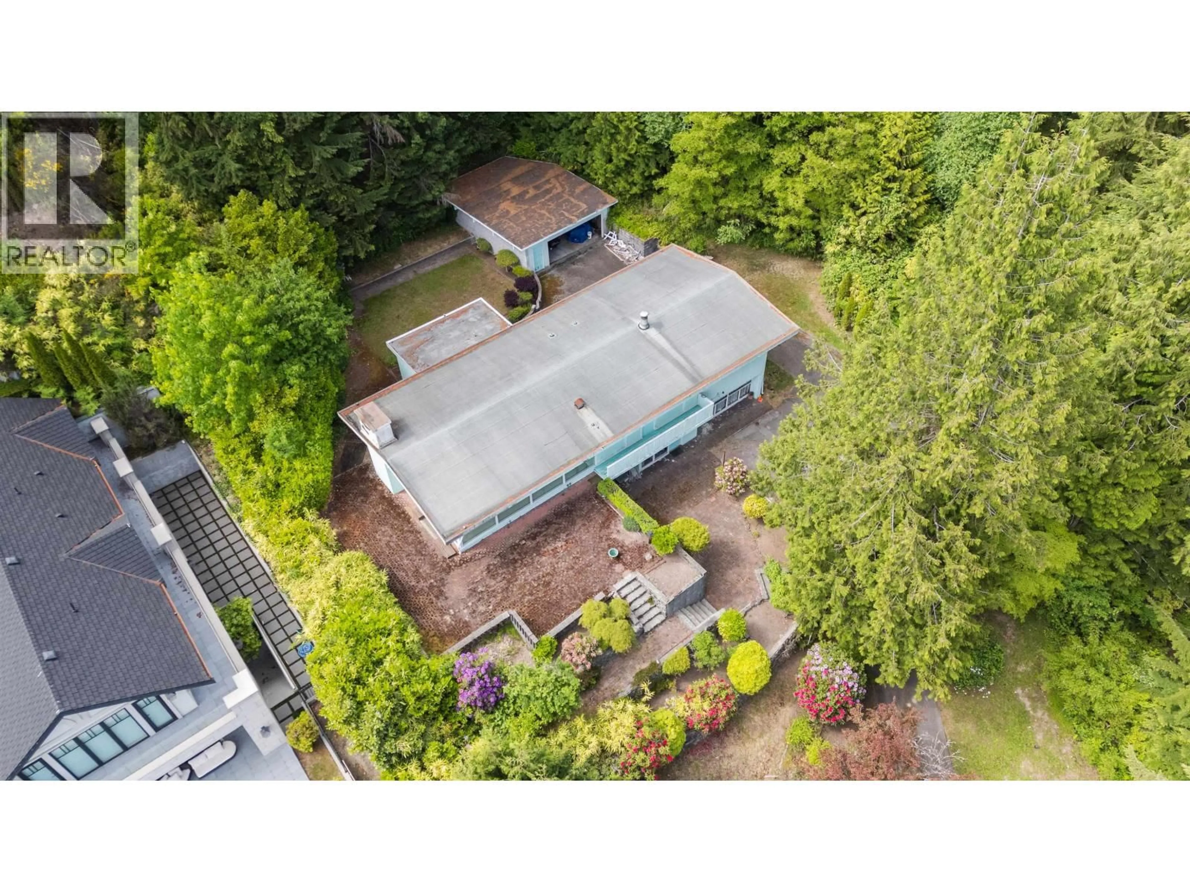 A pic from outside/outdoor area/front of a property/back of a property/a pic from drone, building for 195 NORMANBY CRESCENT, West Vancouver British Columbia V7S1K6
