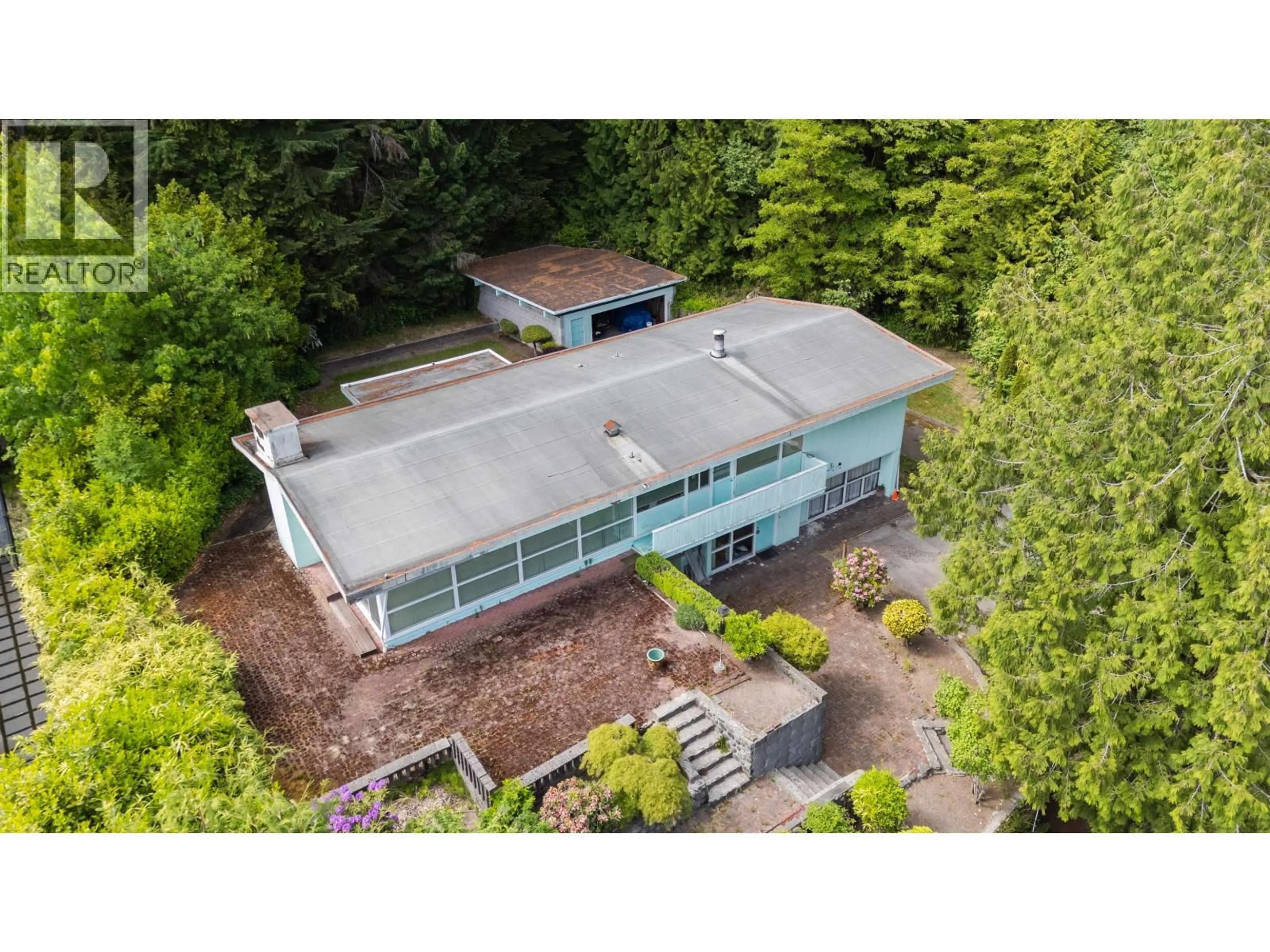 A pic from outside/outdoor area/front of a property/back of a property/a pic from drone, building for 195 NORMANBY CRESCENT, West Vancouver British Columbia V7S1K6