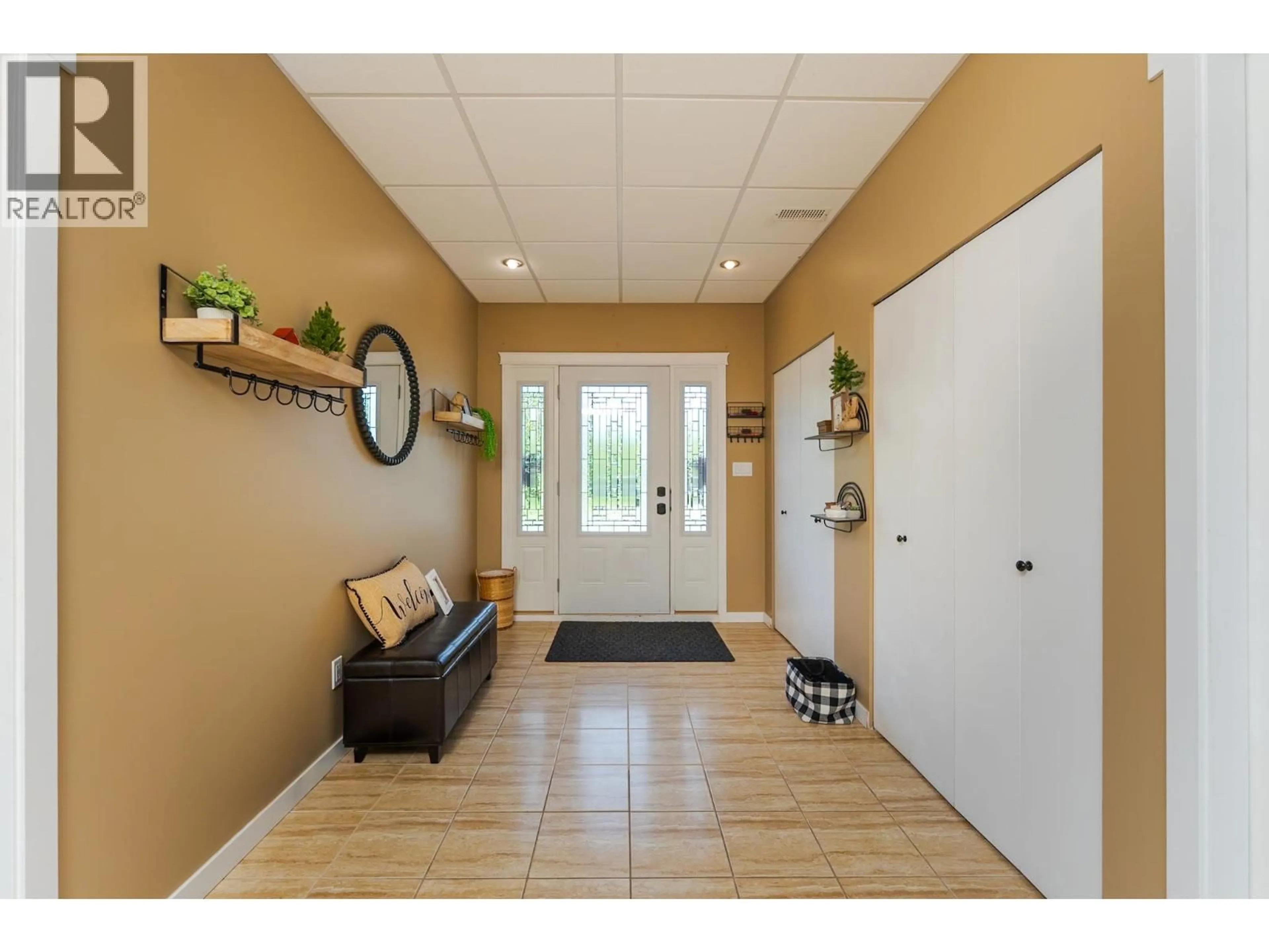 Indoor entryway for 34380 CHIEF LAKE ROAD, Prince George British Columbia V2K5L6