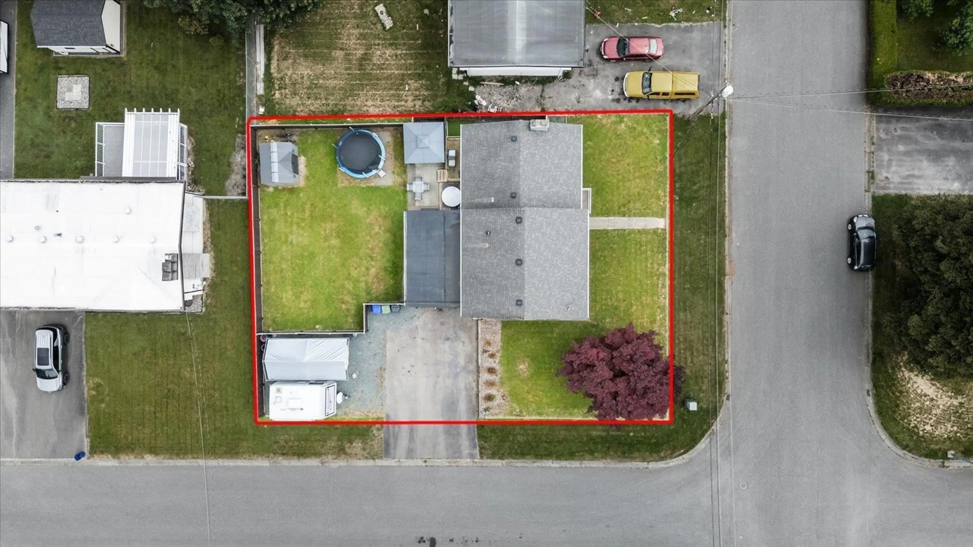 A pic from outside/outdoor area/front of a property/back of a property/a pic from drone, building for 46551 TETON AVENUE, Chilliwack British Columbia V2P6M3