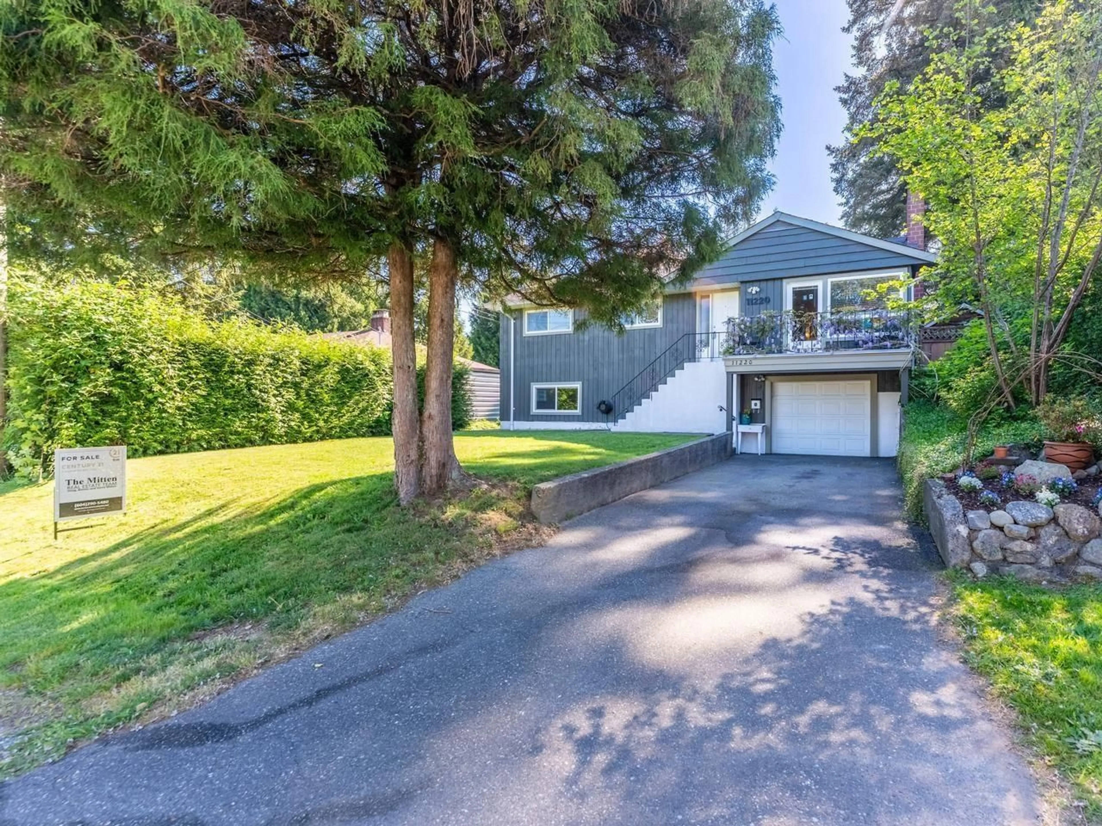A pic from outside/outdoor area/front of a property/back of a property/a pic from drone, street for 11220 LANSDOWNE DRIVE, Surrey British Columbia V3R4Z7