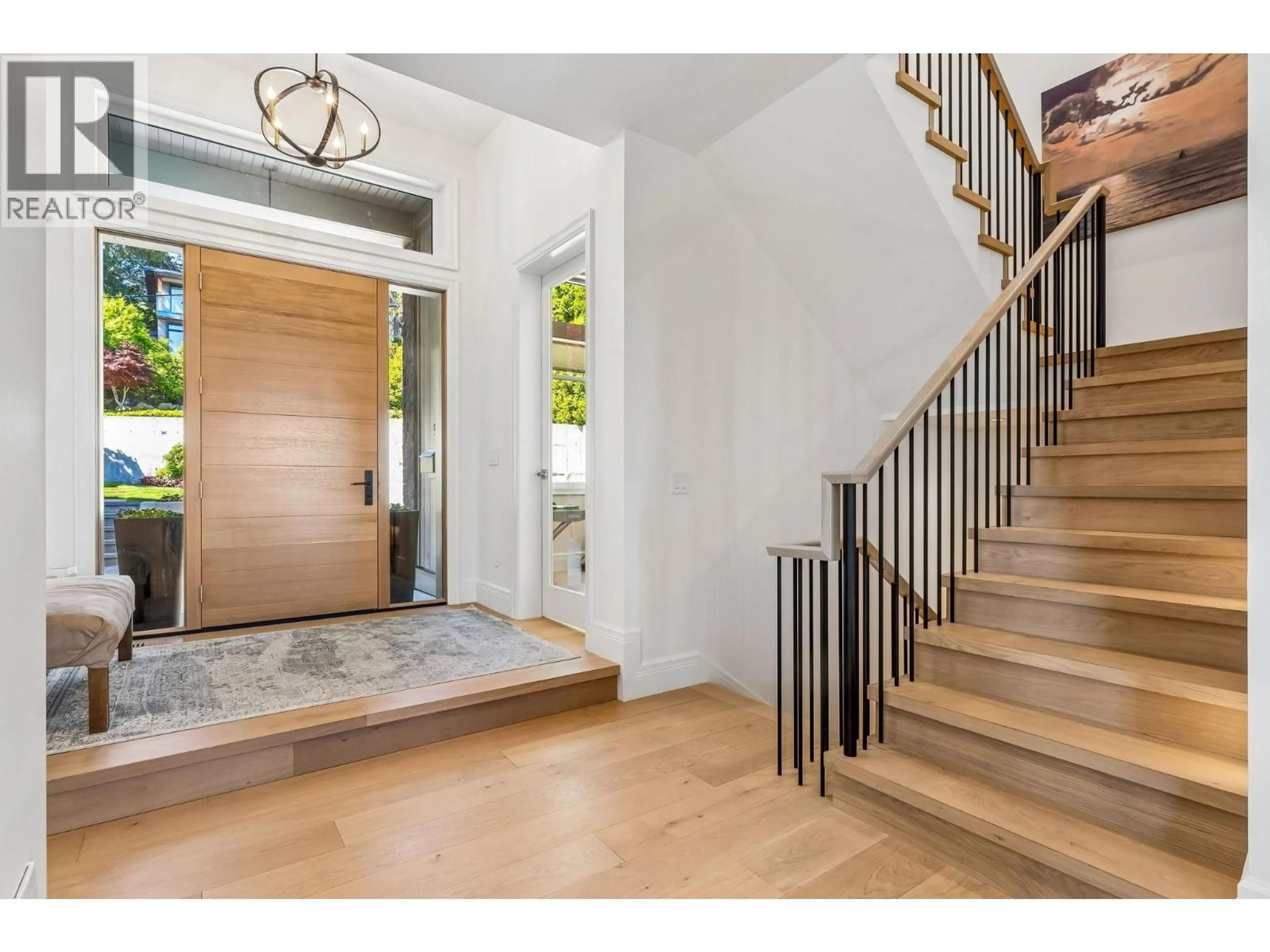 Indoor entryway for 2668 HAYWOOD AVENUE, West Vancouver British Columbia V7V1Y6