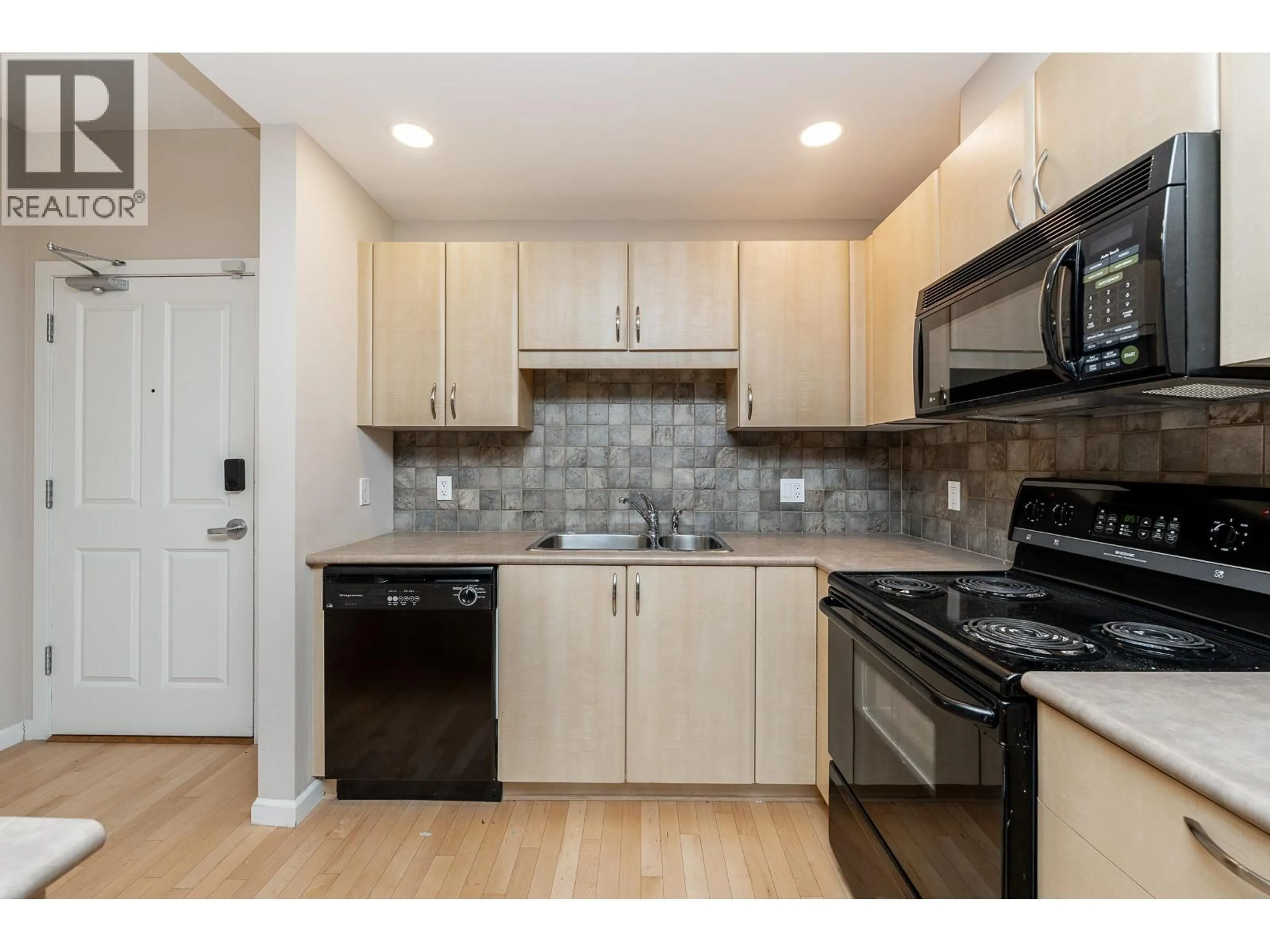 Standard kitchen, unknown for 418 - 285 NEWPORT DRIVE, Port Moody British Columbia V3H5J6