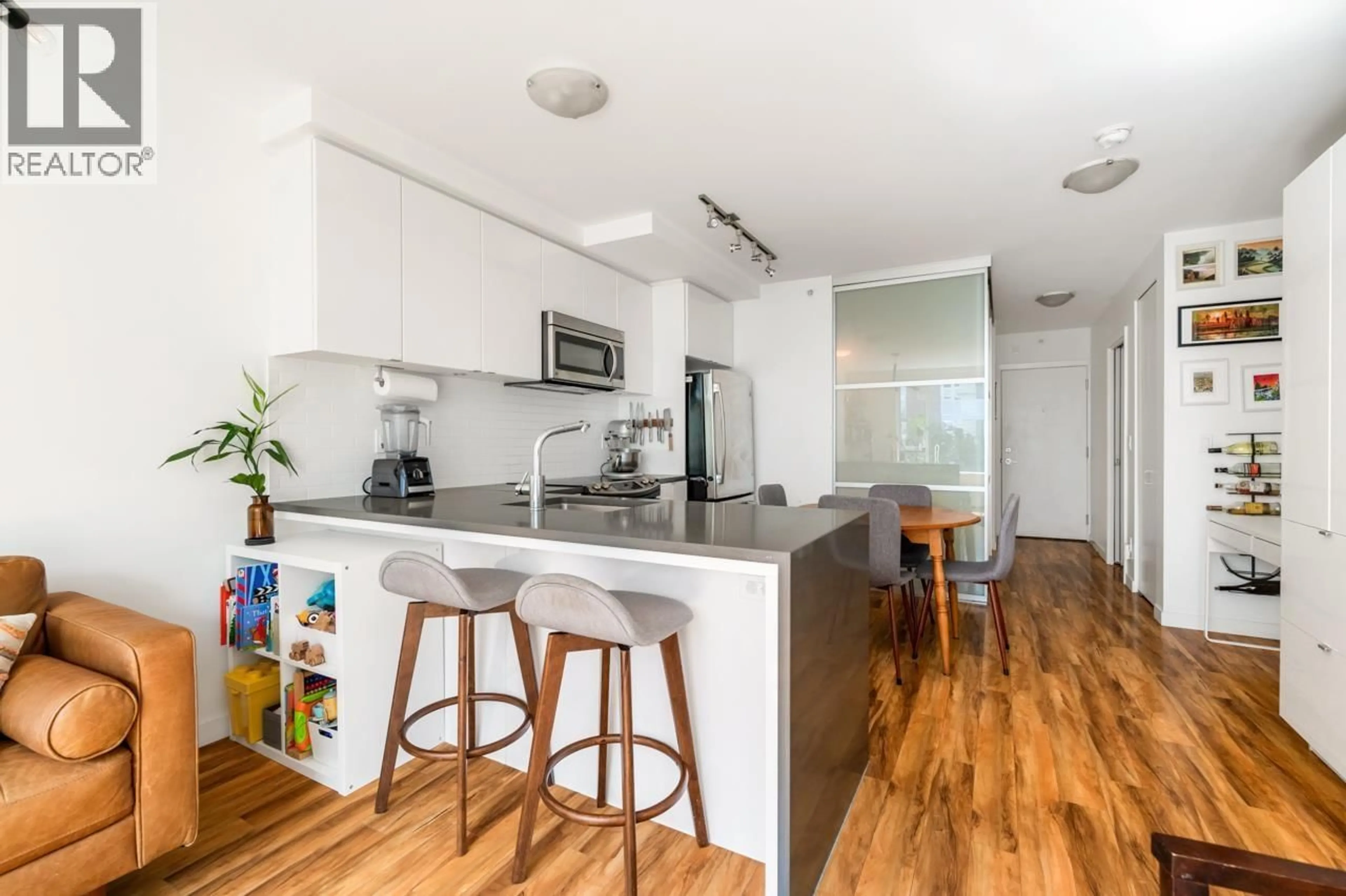 Open concept kitchen, wood/laminate floor for 203 - 289 6TH AVENUE, Vancouver British Columbia V5T0E9