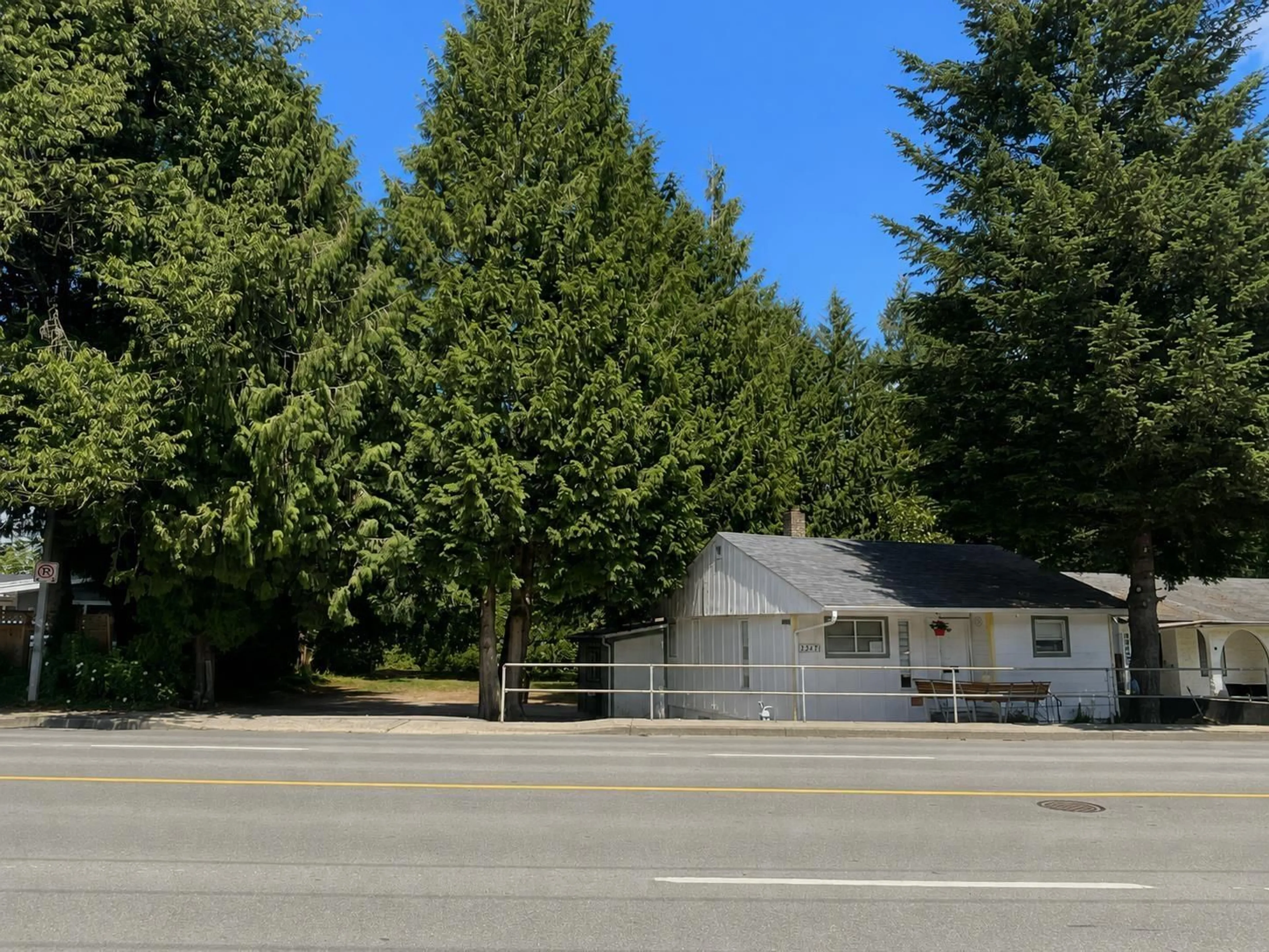 A pic from outside/outdoor area/front of a property/back of a property/a pic from drone, unknown for 33431 GEORGE FERGUSON WAY, Abbotsford British Columbia V2S2L9