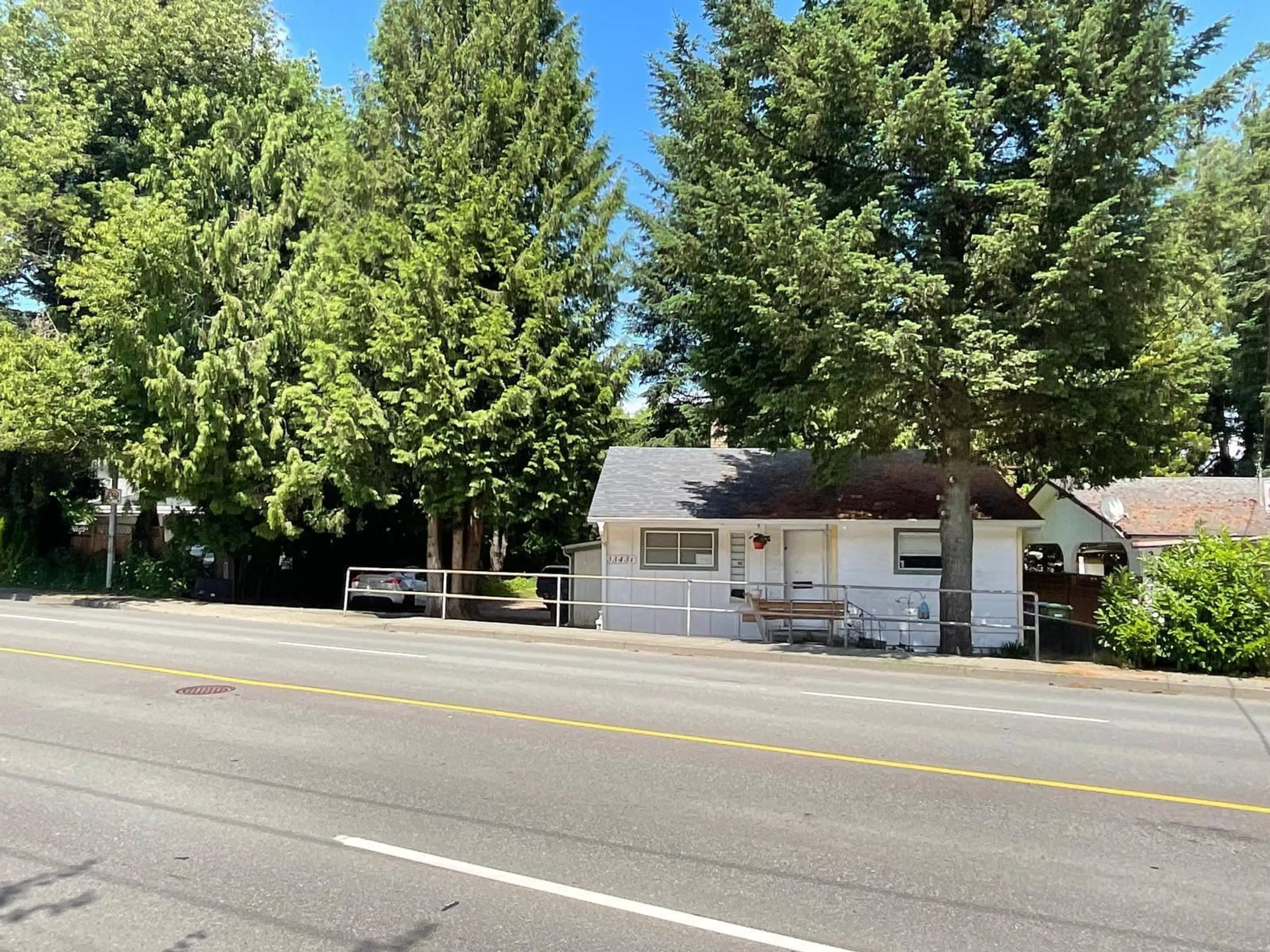 A pic from outside/outdoor area/front of a property/back of a property/a pic from drone, street for 33431 GEORGE FERGUSON WAY, Abbotsford British Columbia V2S2L9
