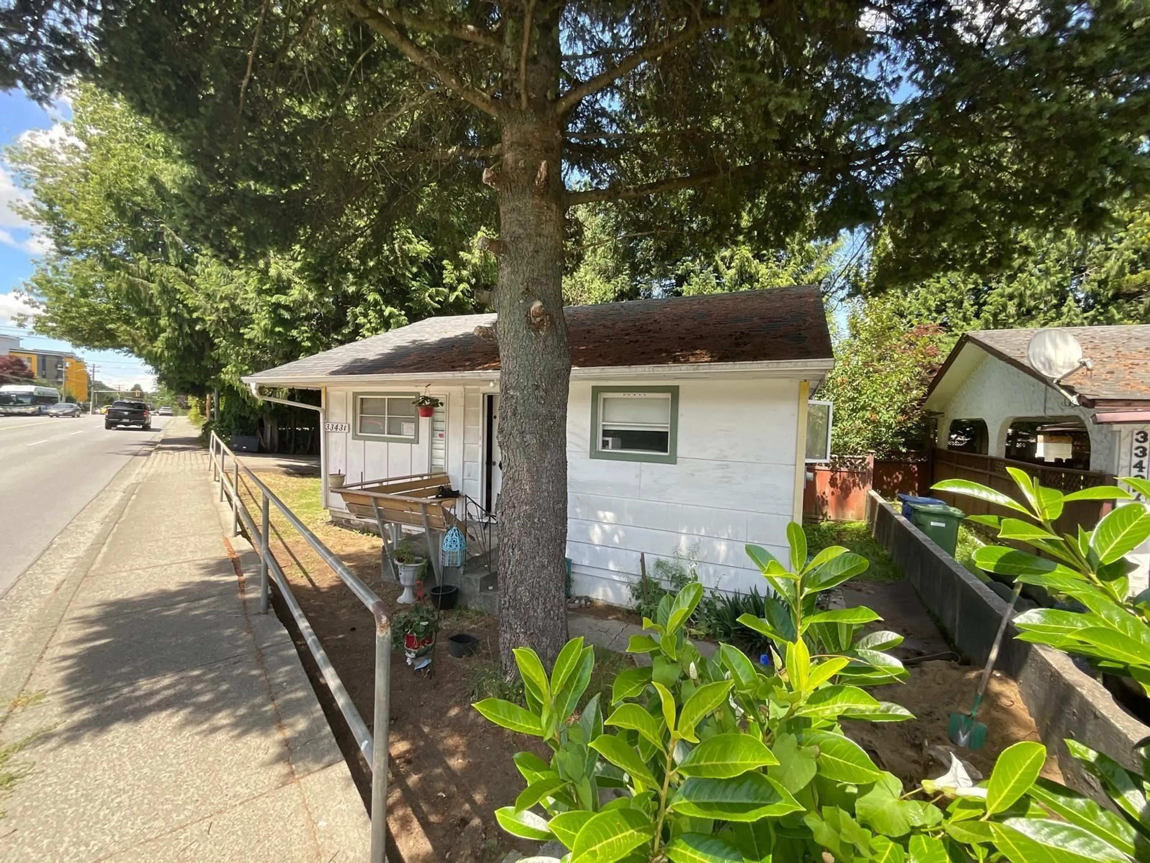 A pic from outside/outdoor area/front of a property/back of a property/a pic from drone, street for 33431 GEORGE FERGUSON WAY, Abbotsford British Columbia V2S2L9