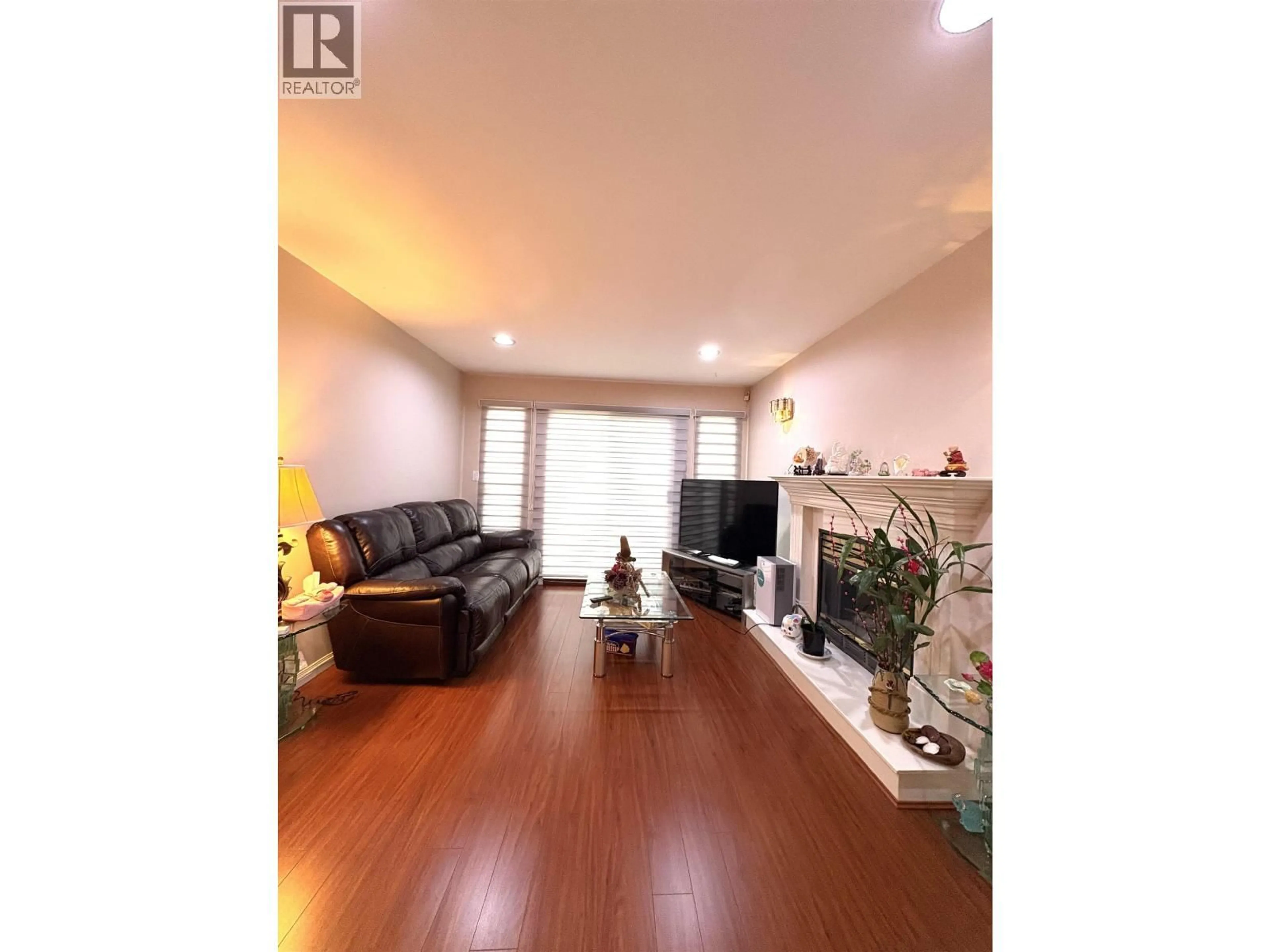 Living room with furniture, wood/laminate floor for 4156 CAMBRIDGE STREET, Burnaby British Columbia V5C1G9
