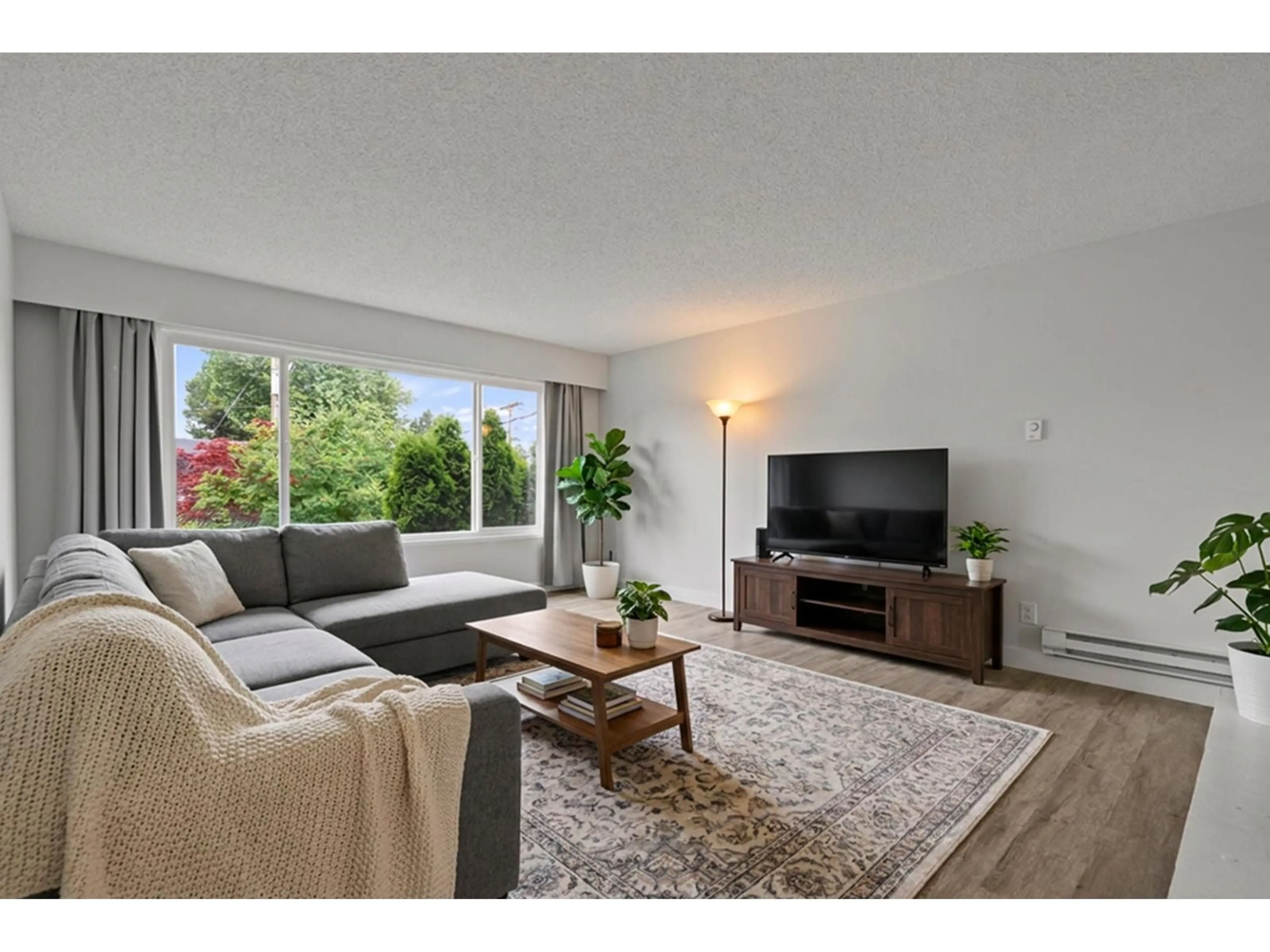 Living room with furniture, unknown for 9060 GARDEN DRIVE, Chilliwack British Columbia V2P5M7
