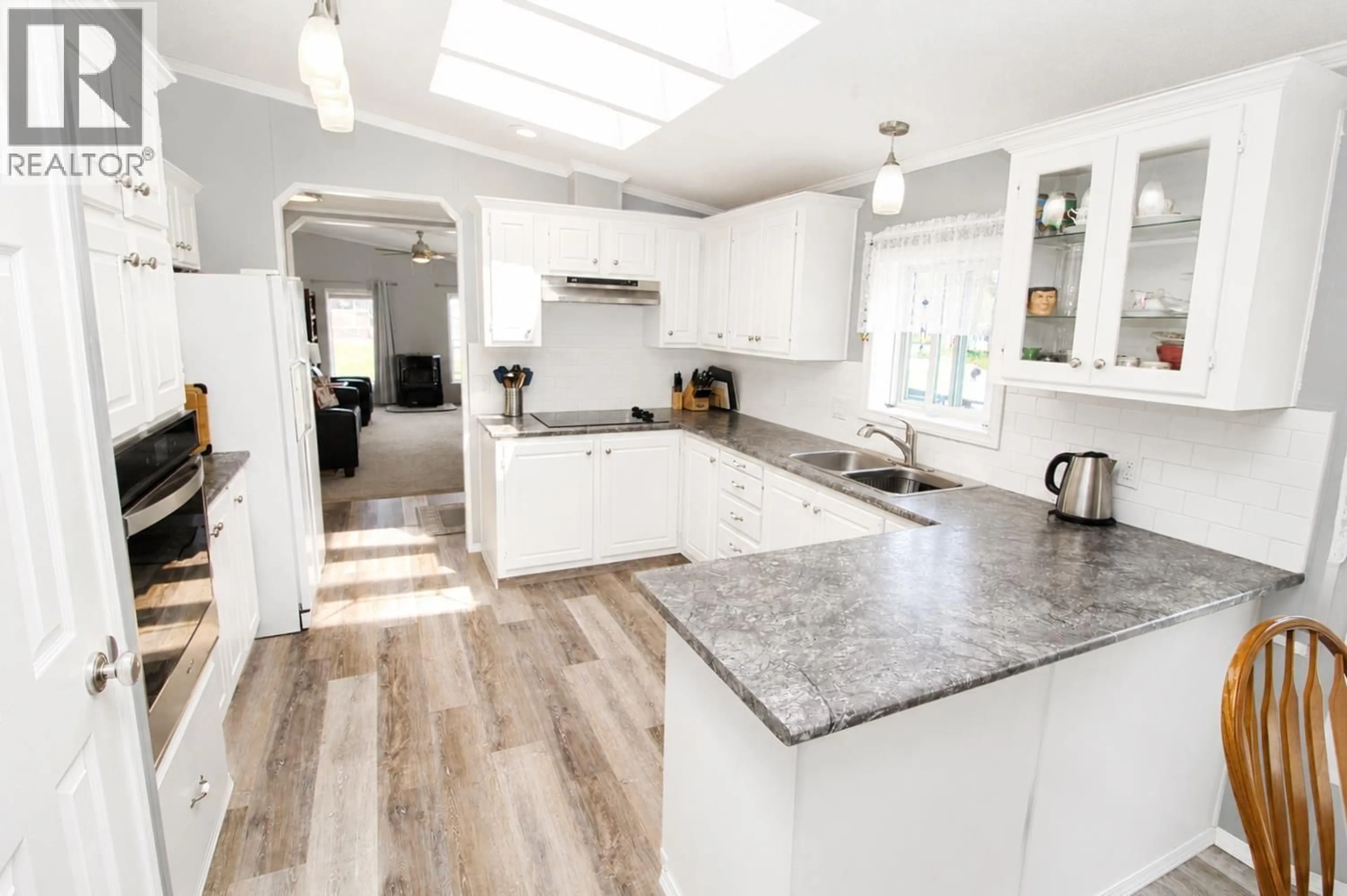 Contemporary kitchen, unknown for 16 - 3960 DRIVE IN ROAD, Houston British Columbia V0J1Z2