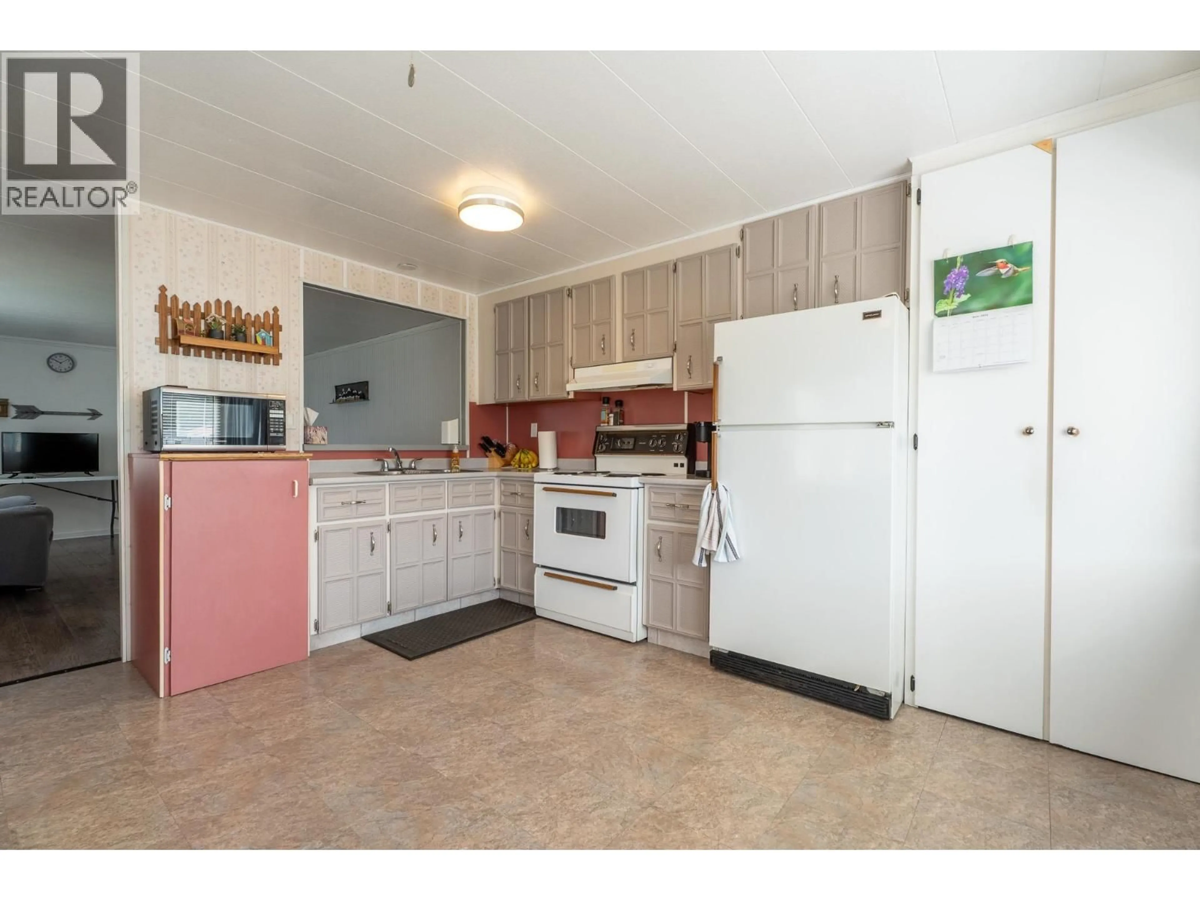 Standard kitchen, unknown for 10 - 8680 CASTLE ROAD, Prince George British Columbia V2N6Y6